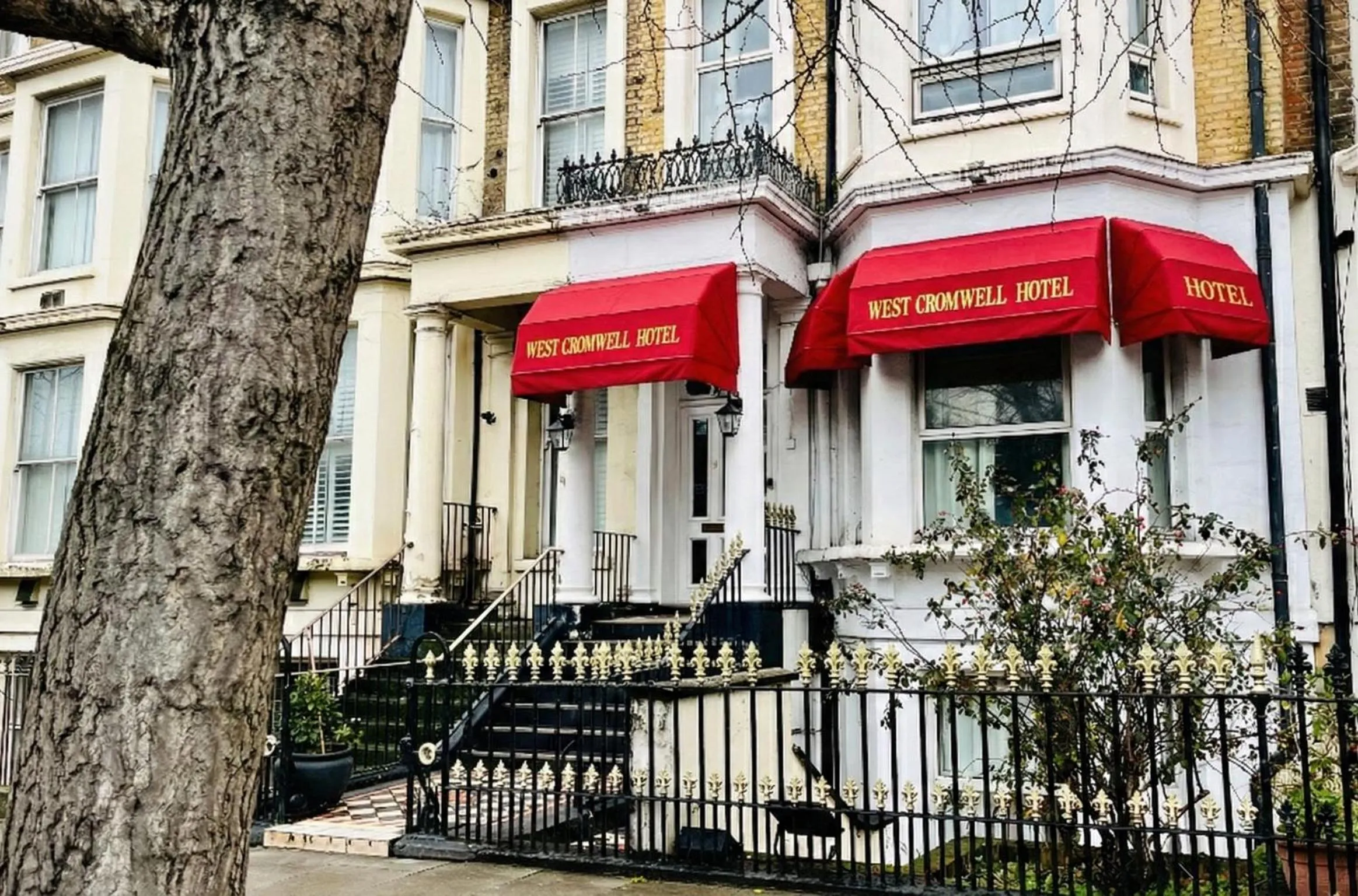 Facade/entrance in West Cromwell Hotel