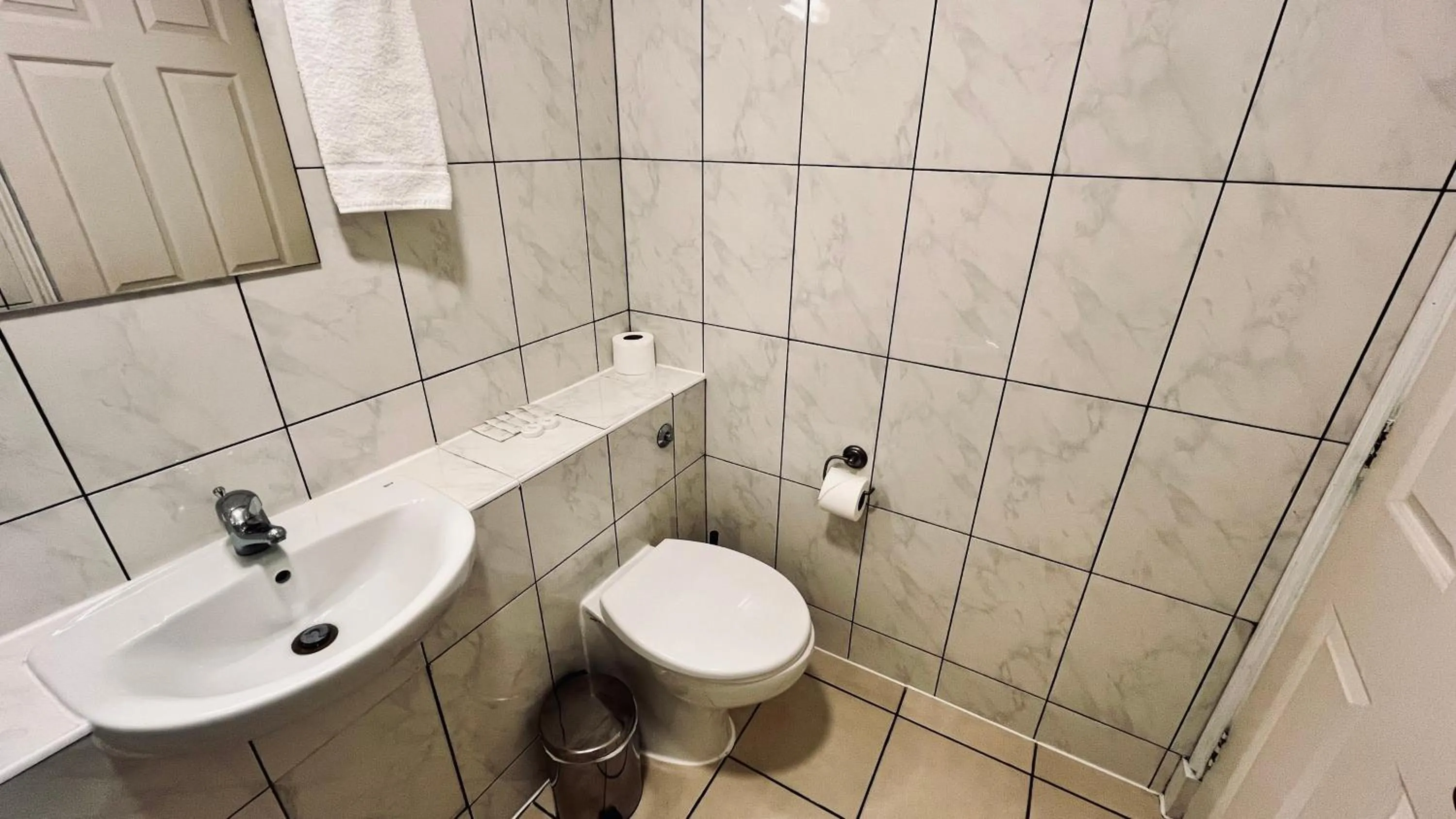 Toilet in West Cromwell Hotel