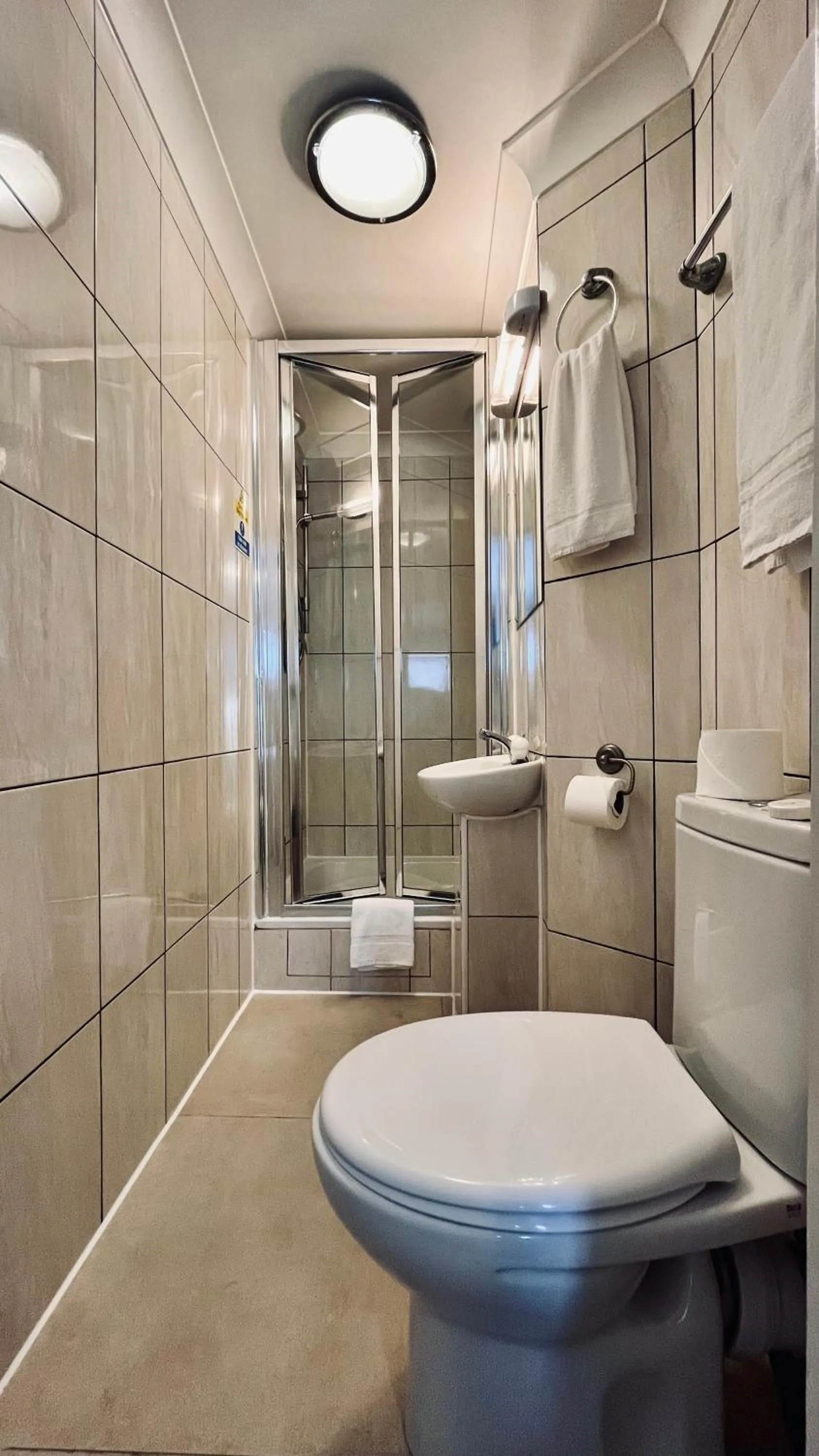 Shower in West Cromwell Hotel