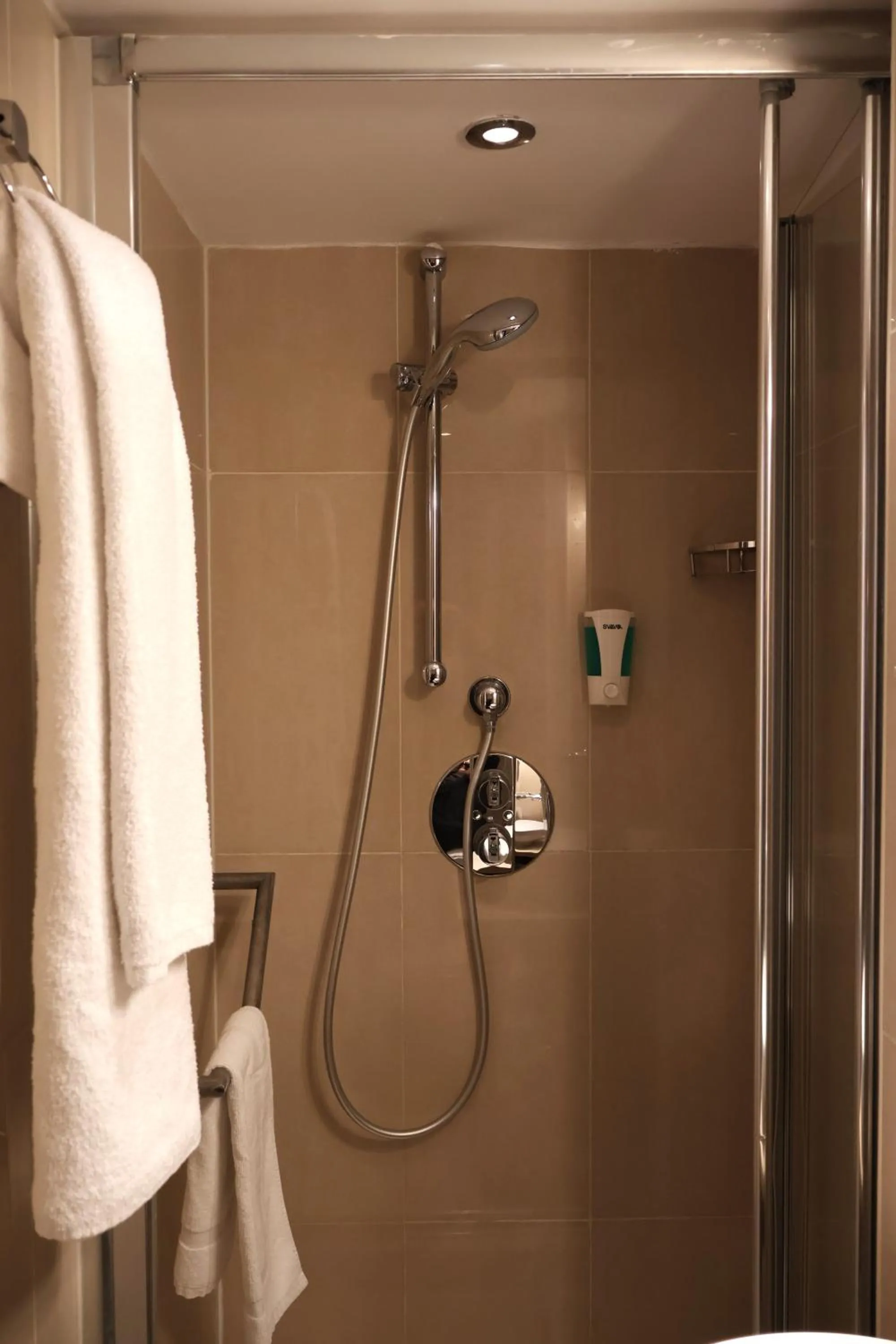 Toilet in Dreamtel London Kensington