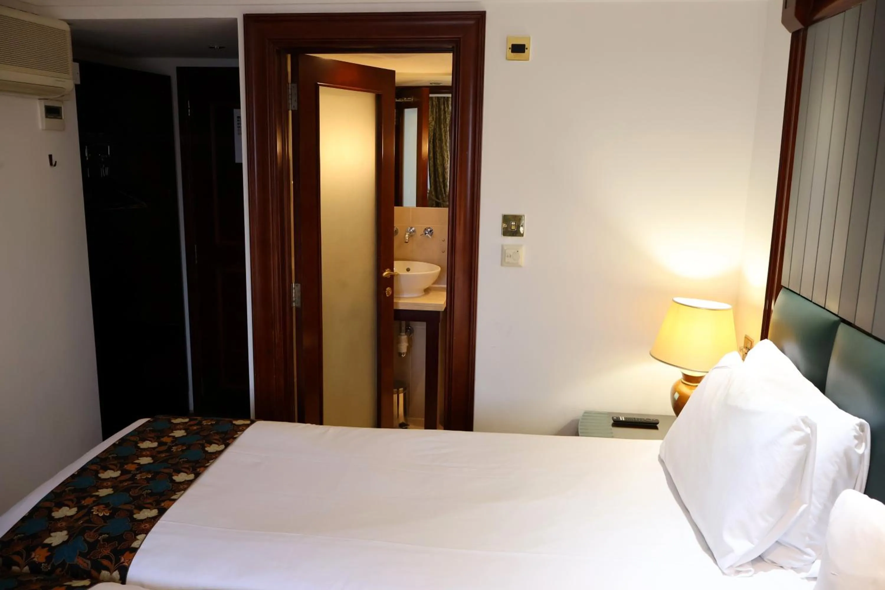 Bed in Dreamtel London Kensington