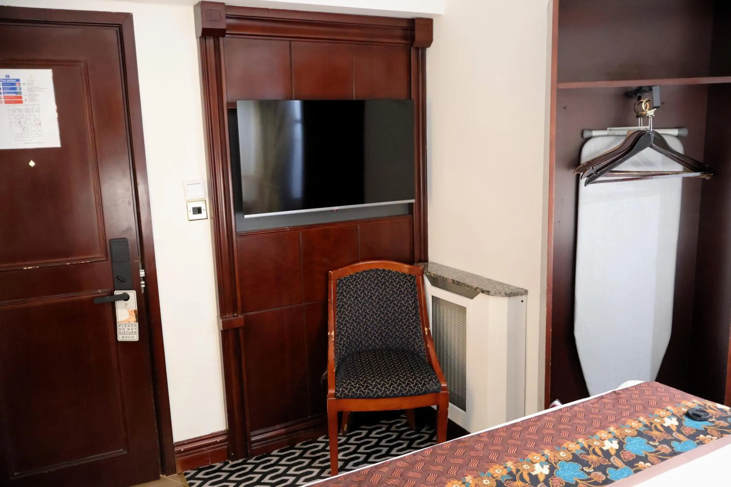 TV and multimedia in Dreamtel London Kensington