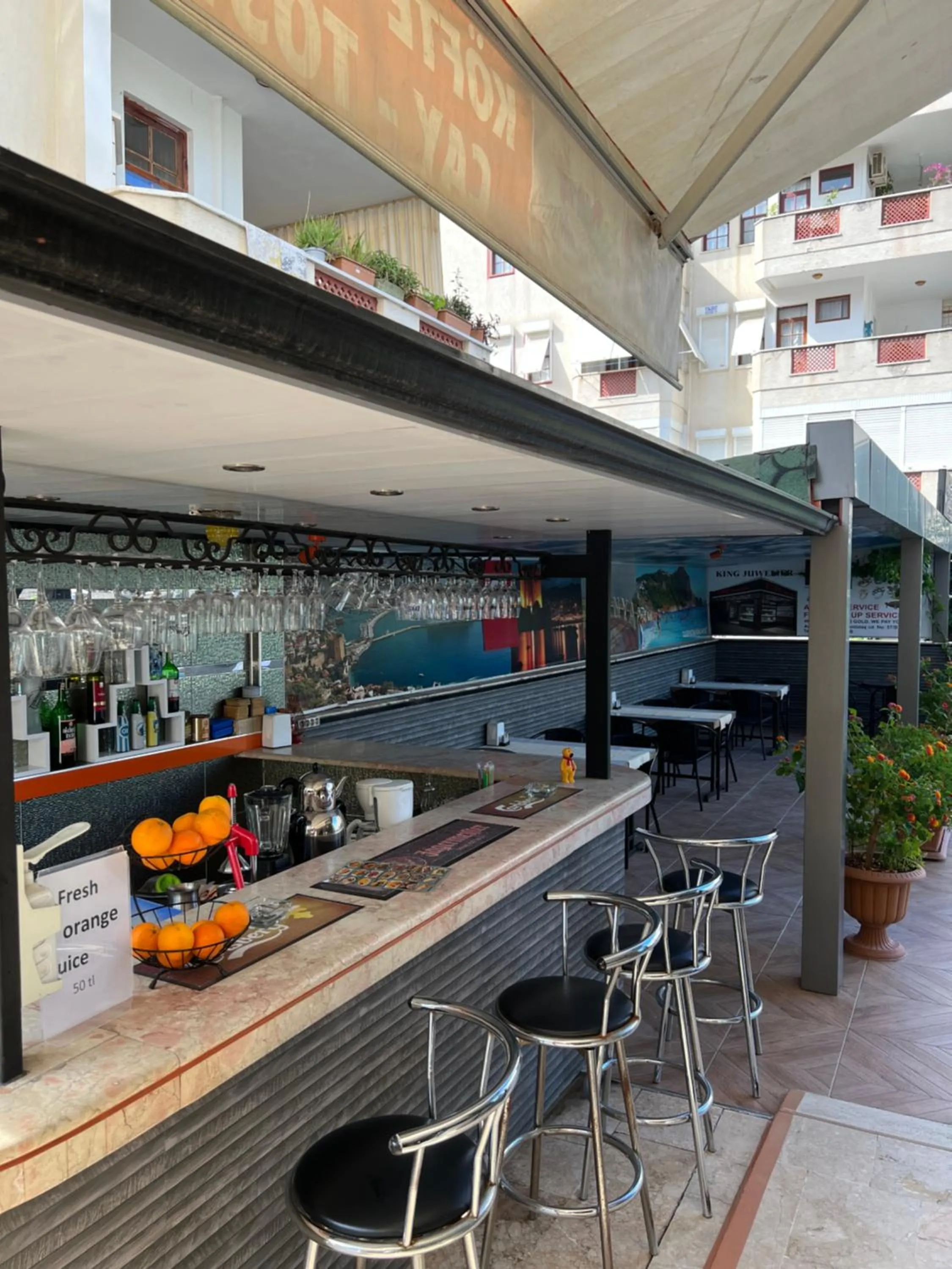 Restaurant/places to eat in Cleopatra King Apart