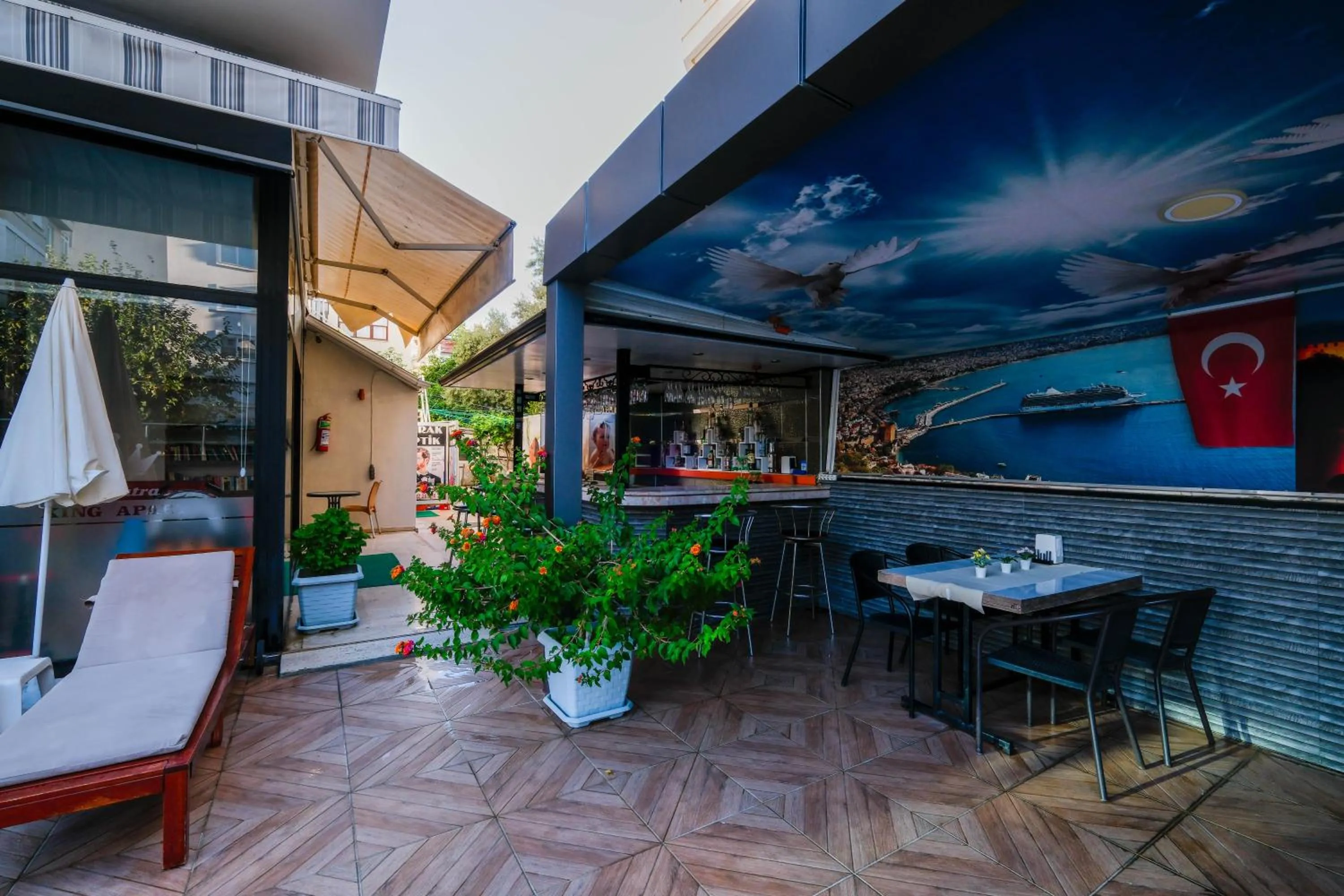 Restaurant/places to eat in Cleopatra King Apart