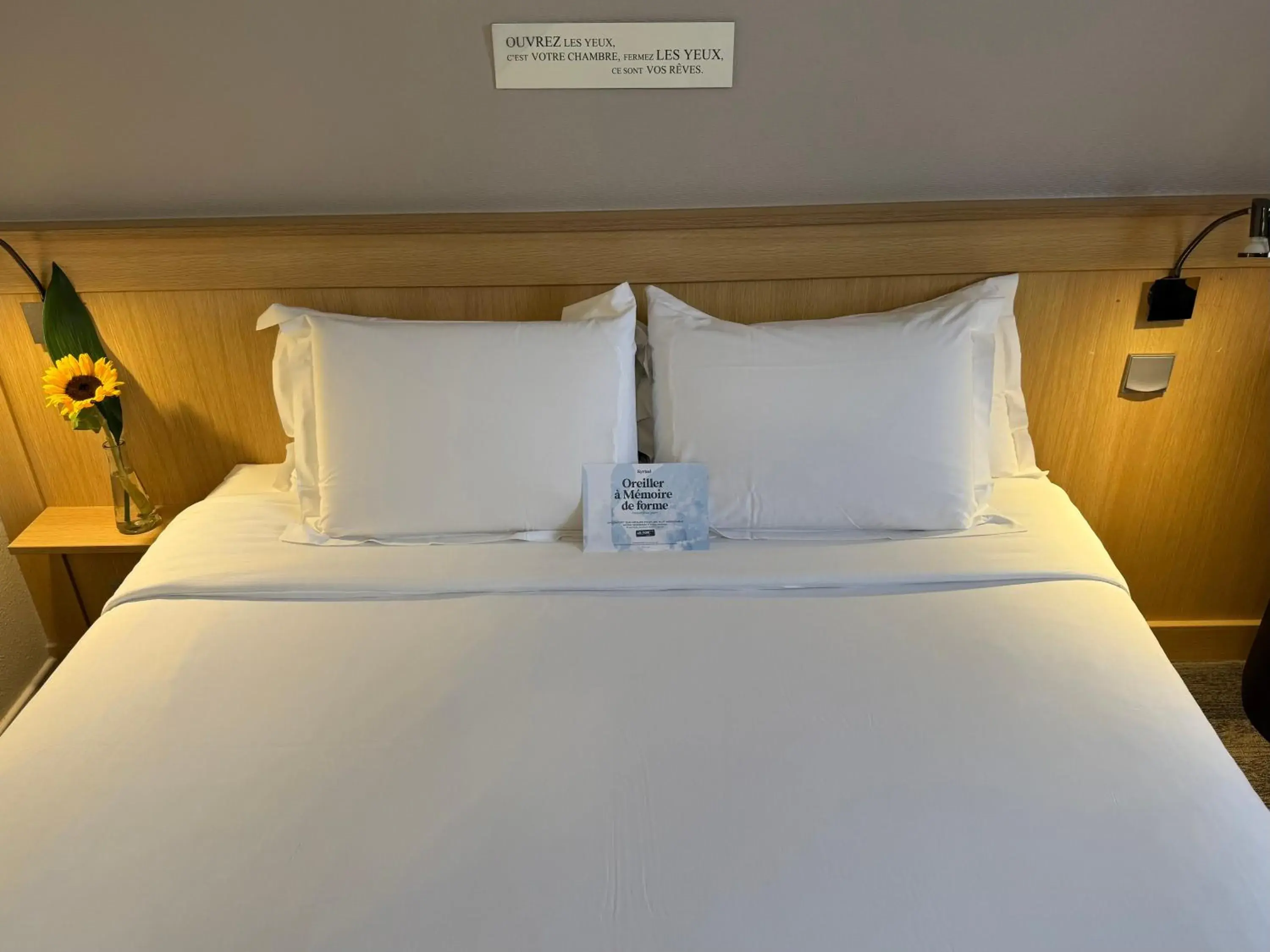 Bed in Kyriad Rennes Sud - Cesson Chantepie Bed in Kyriad Rennes Sud - Cesson Chantepie