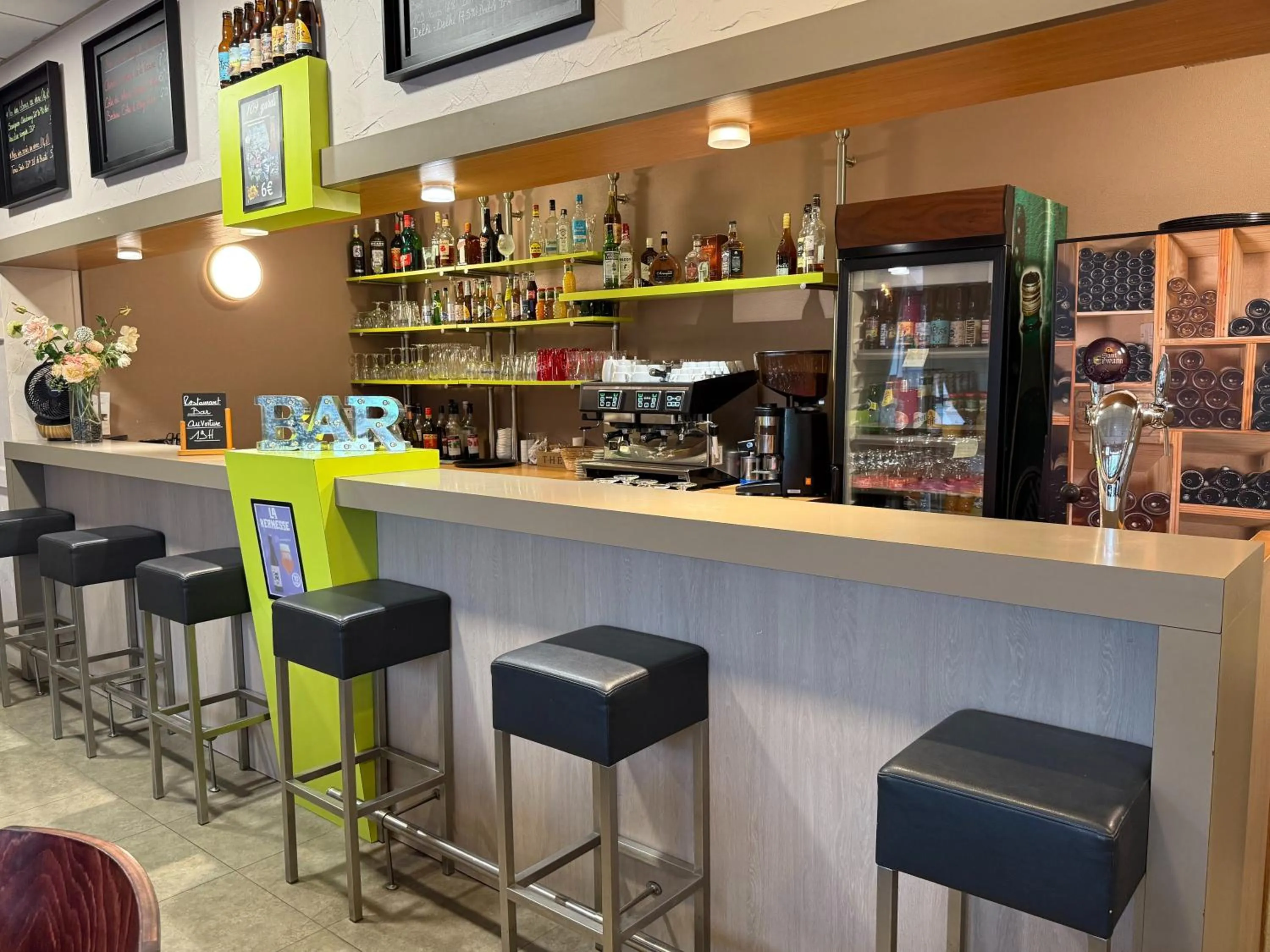 Lounge or bar in Kyriad Rennes Sud - Cesson Chantepie