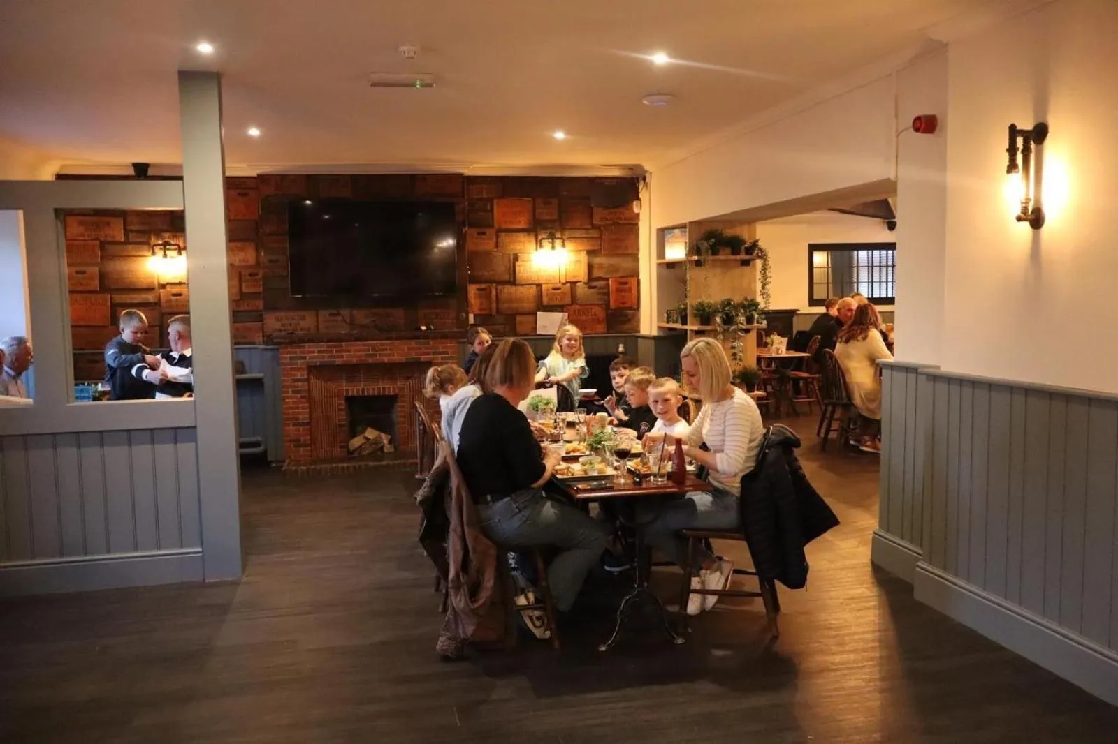 Restaurant/places to eat in Radstock Hotel near Bath