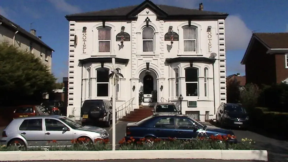 Facade/entrance in Balmoral Lodge Hotel Facade/entrance in Balmoral Lodge Hotel