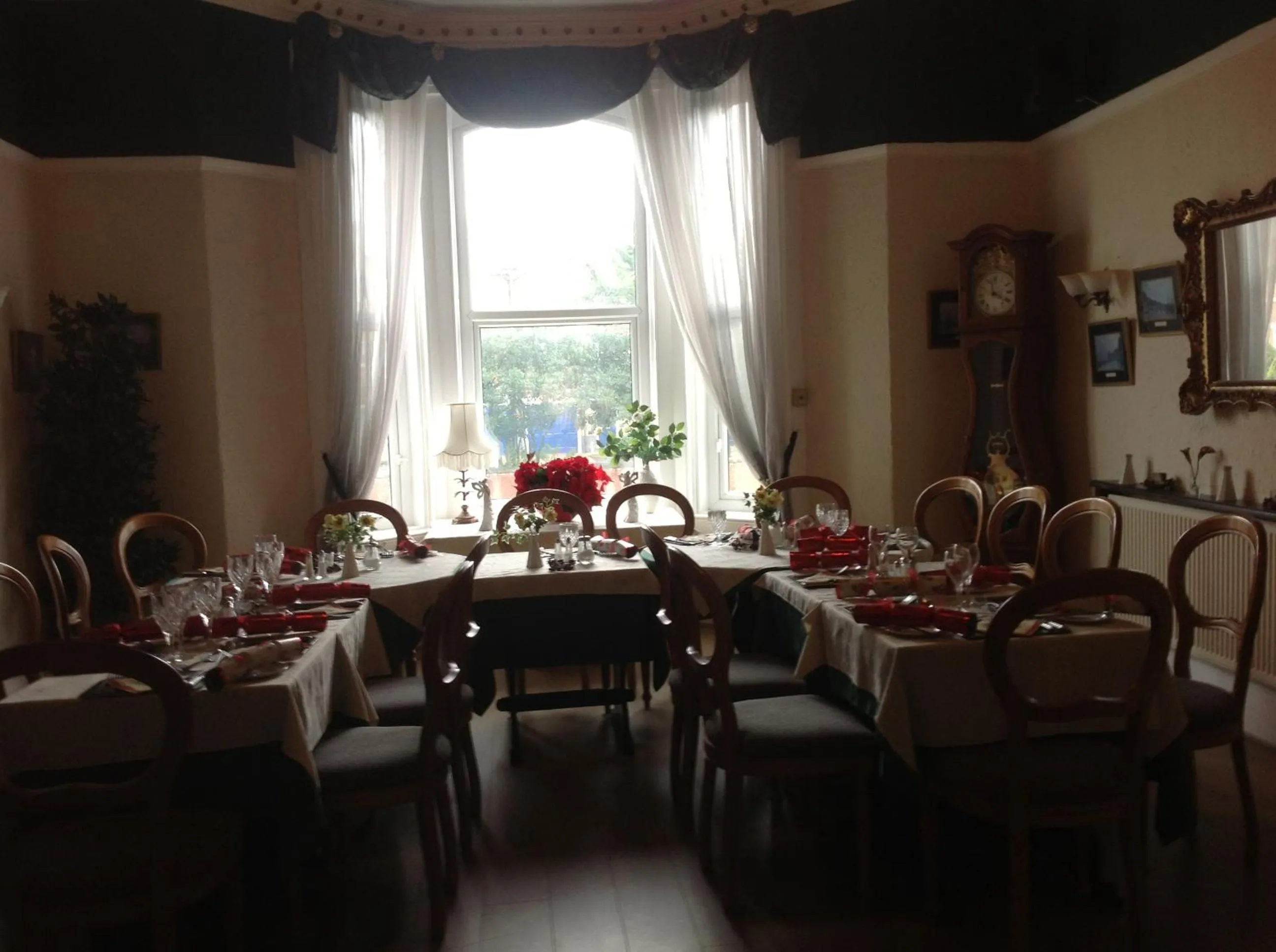 Restaurant/places to eat in Balmoral Lodge Hotel