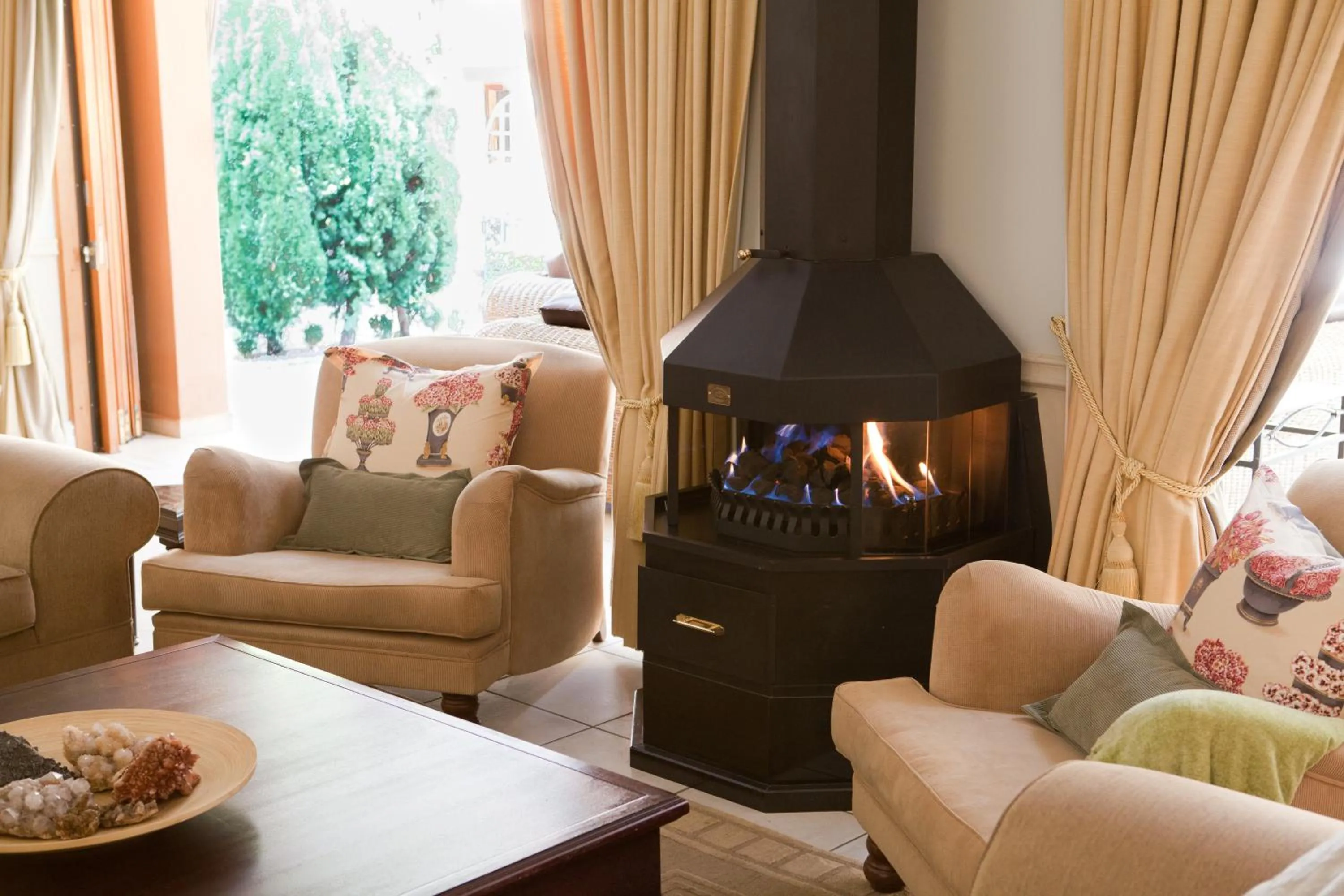 Communal lounge/ TV room in 58 On Hume