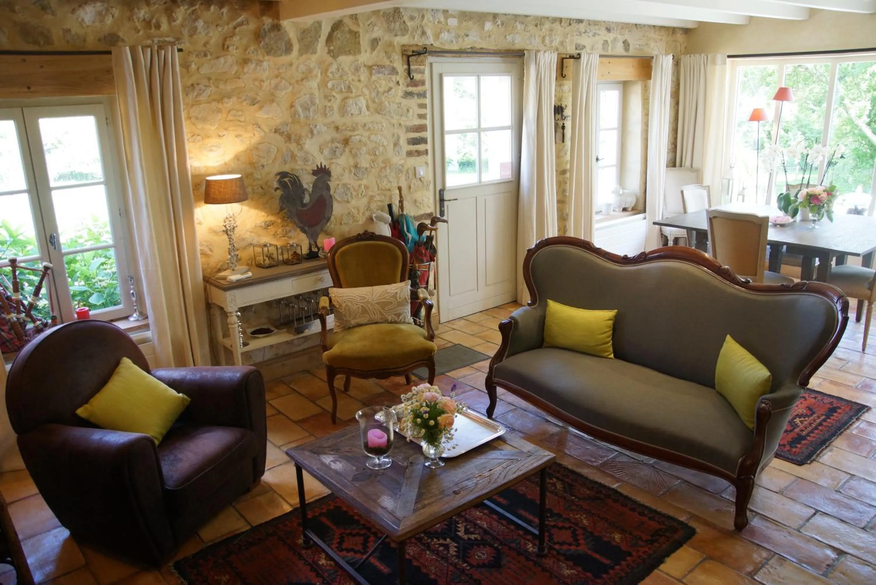 Communal lounge/ TV room in Le Prince Gourmand