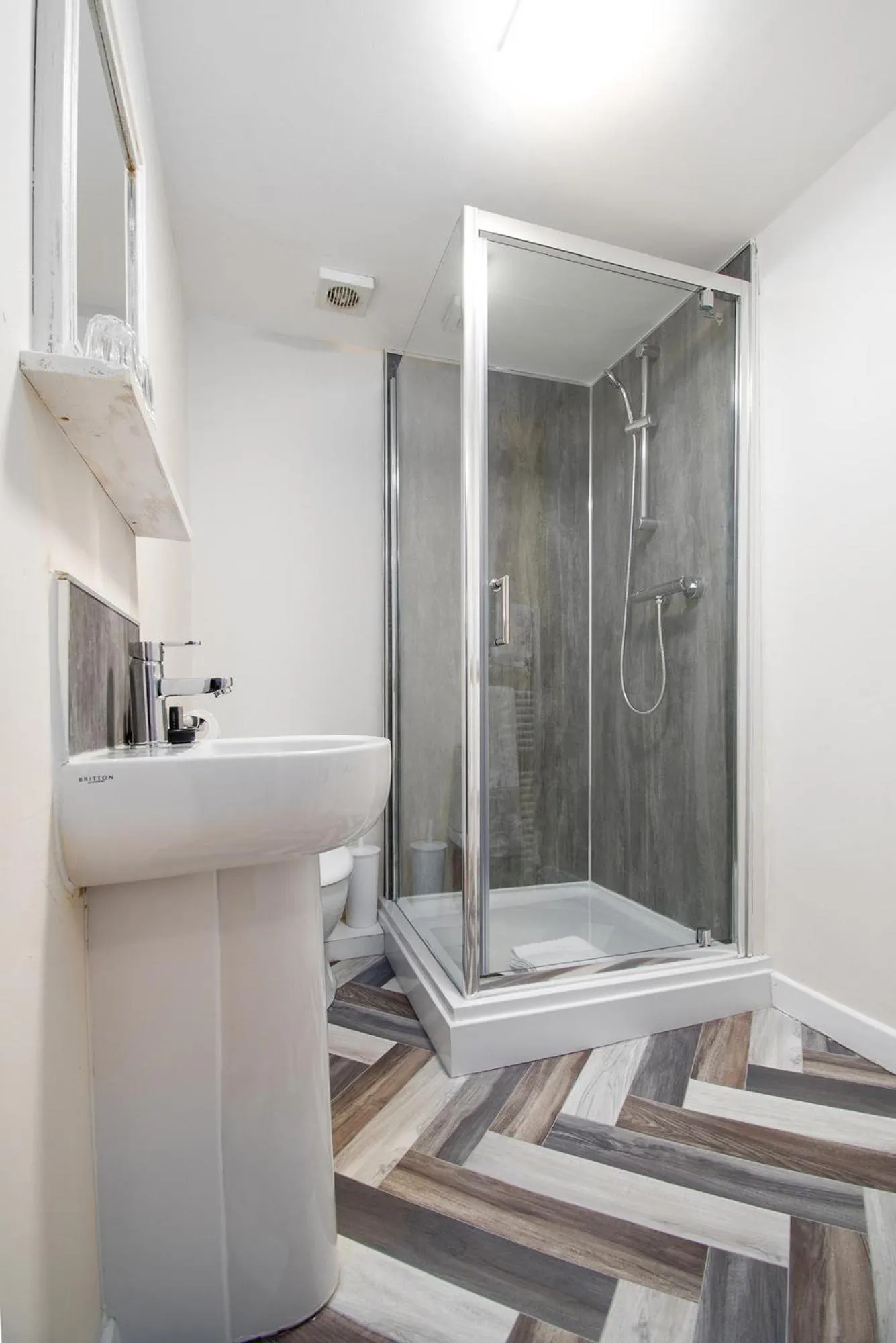 Shower in Y Branwen Restaurant & Rooms - Adult Only and Dog Friendly
