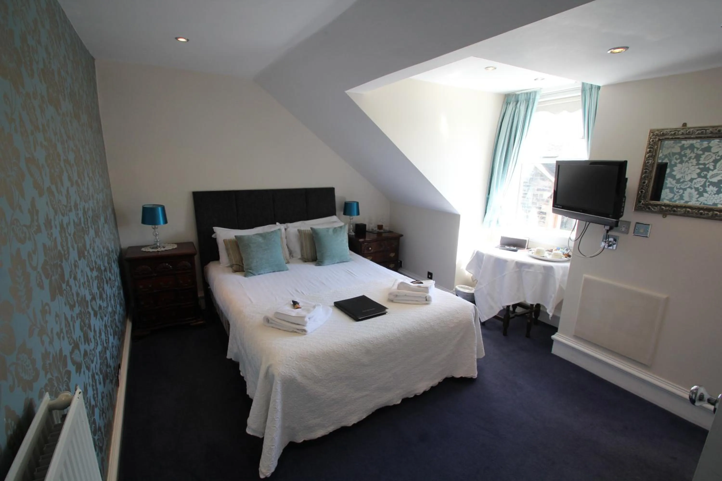 Photo of the whole room, Bed in The Sandaig