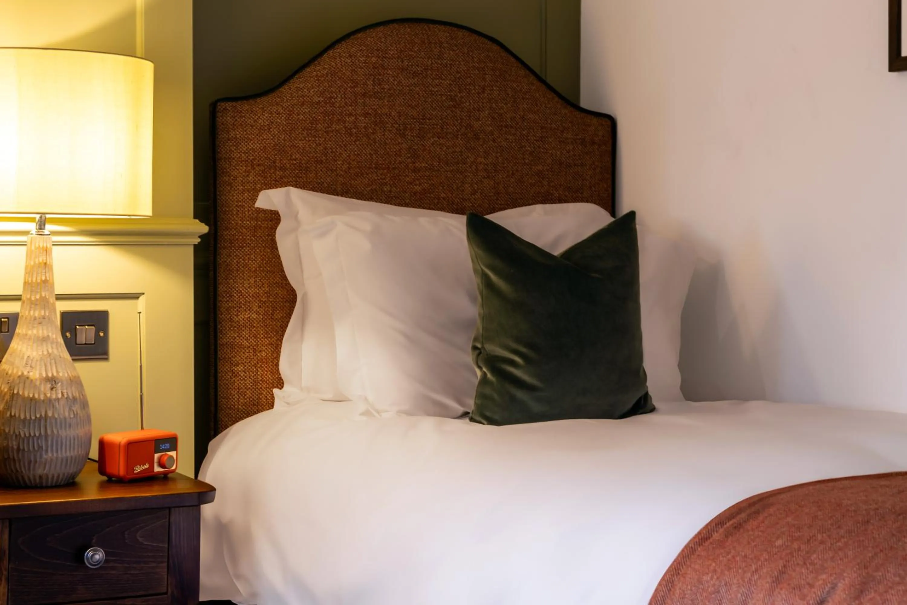 Bedroom, Bed in Coach & Horses Hotel