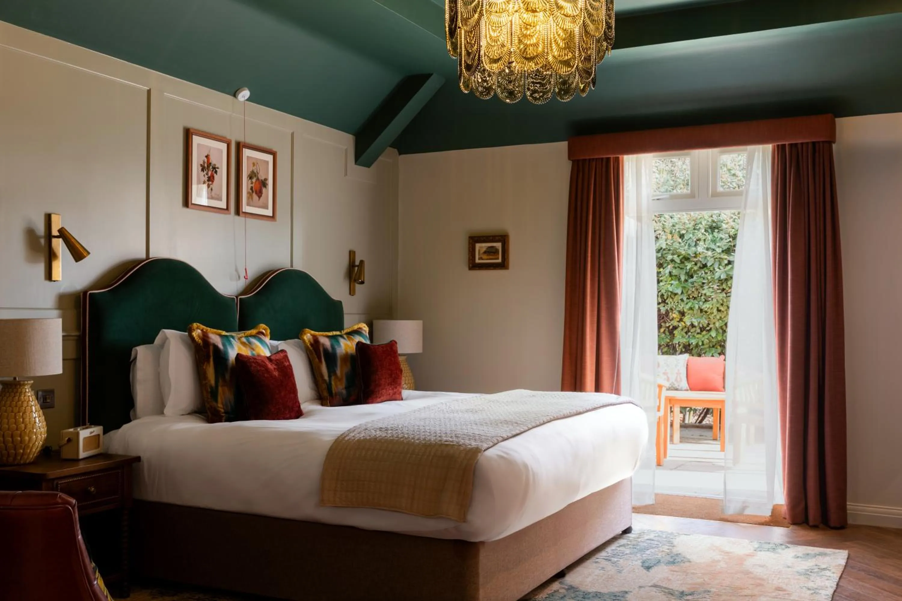 Bedroom, Bed in Coach & Horses Hotel