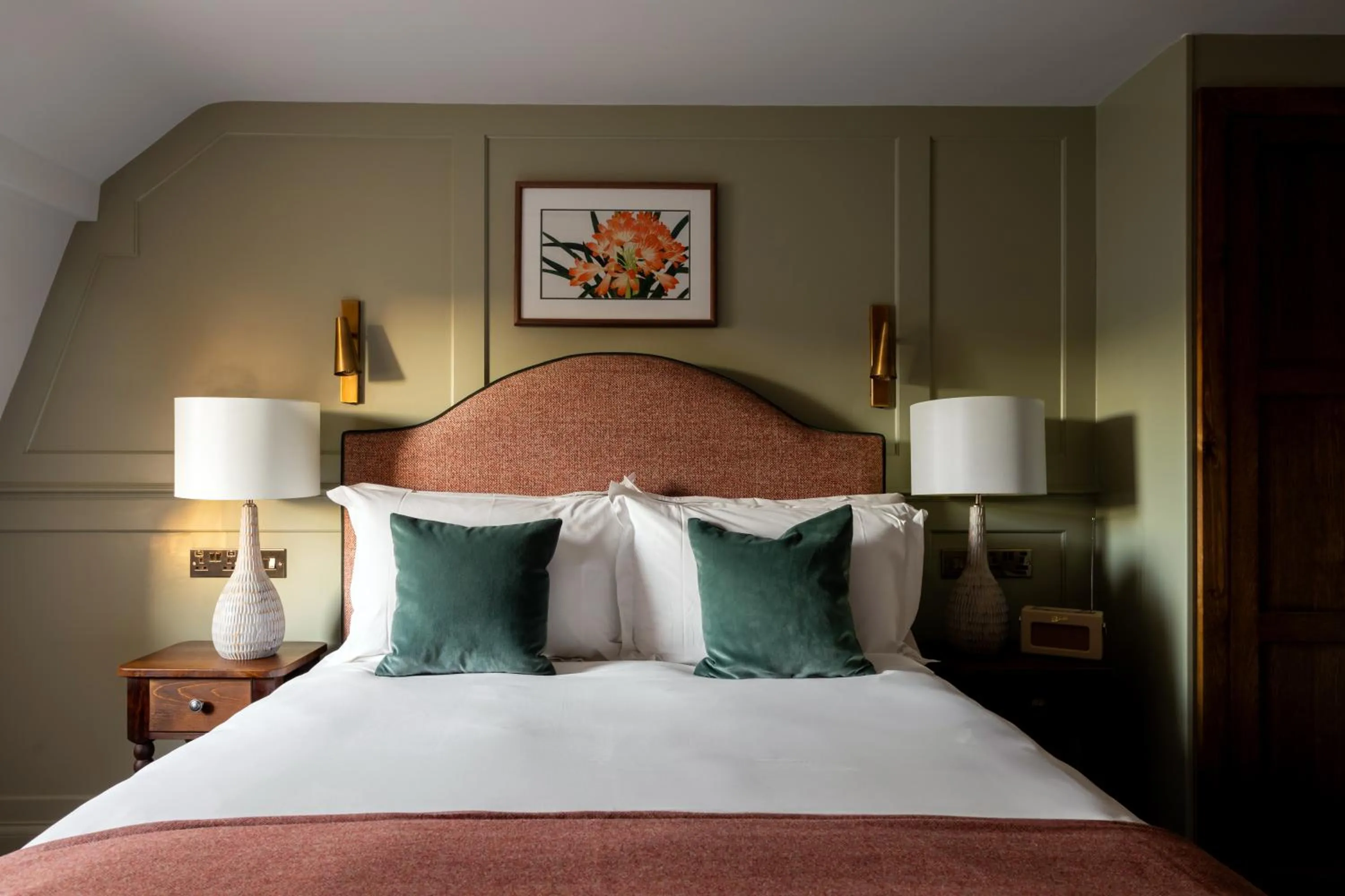 Bedroom, Bed in Coach & Horses Hotel