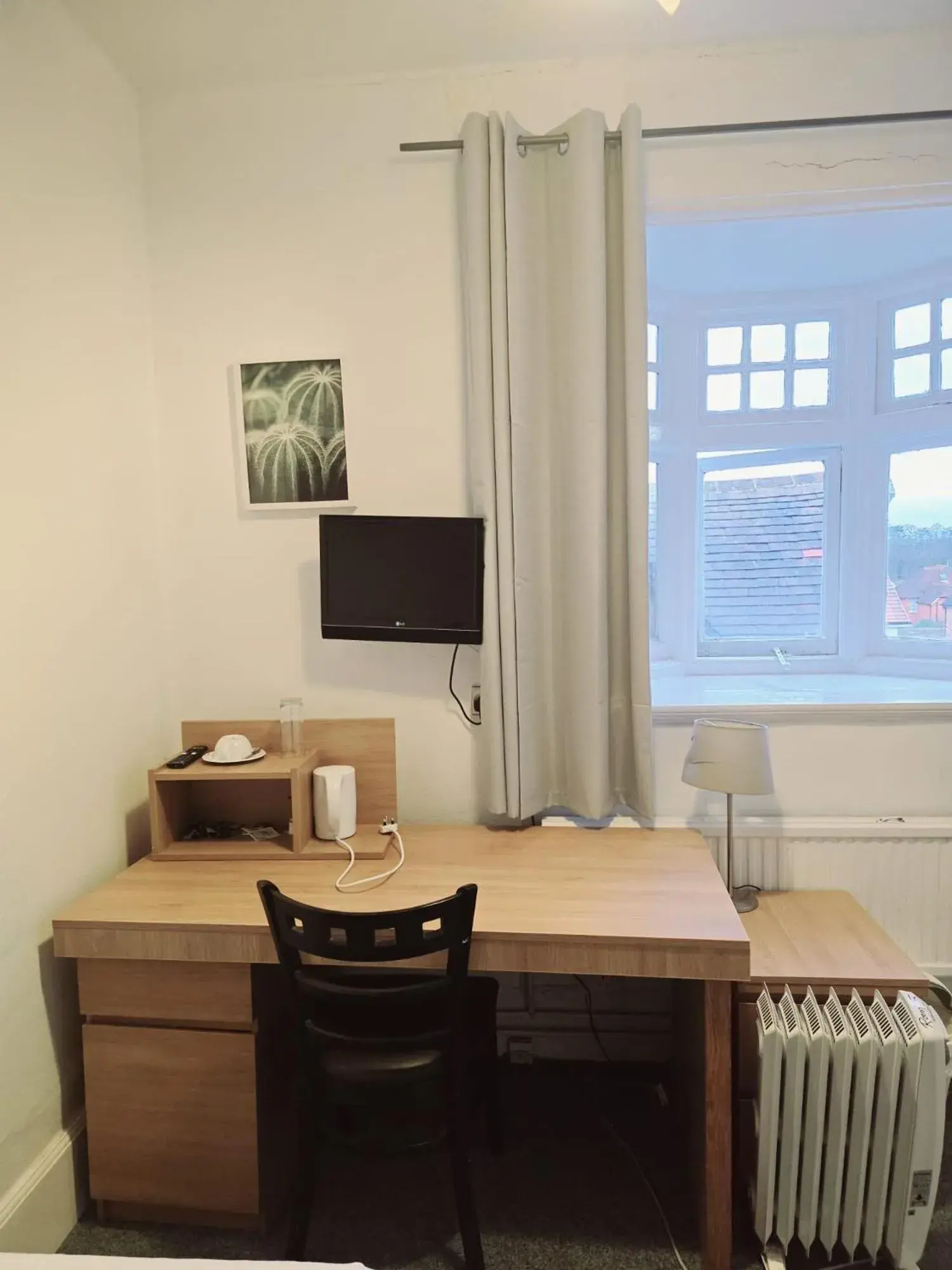 Bedroom in Kingswood Hotel Bedroom in Kingswood Hotel