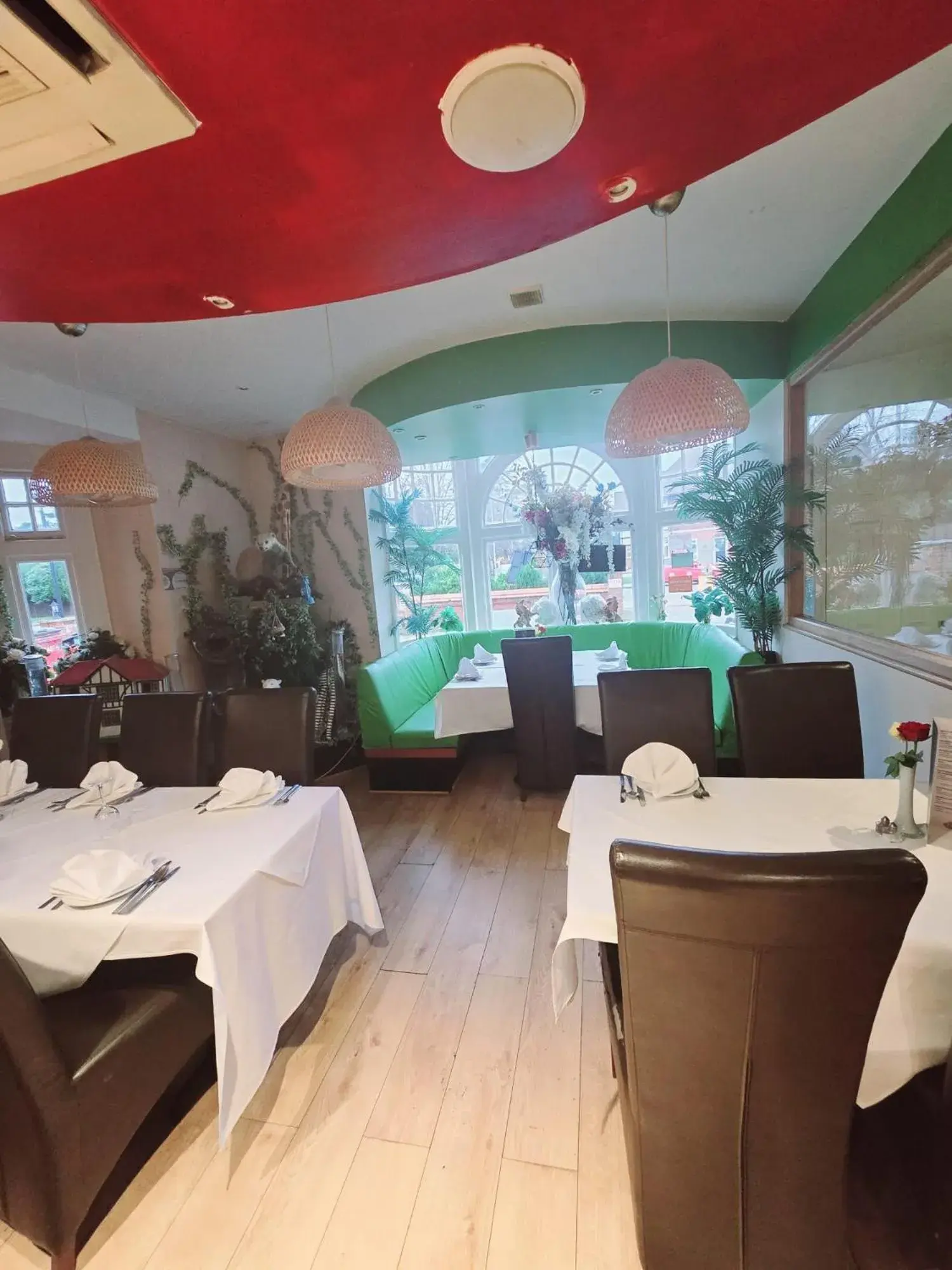 Restaurant/places to eat in Kingswood Hotel Restaurant/places to eat in Kingswood Hotel