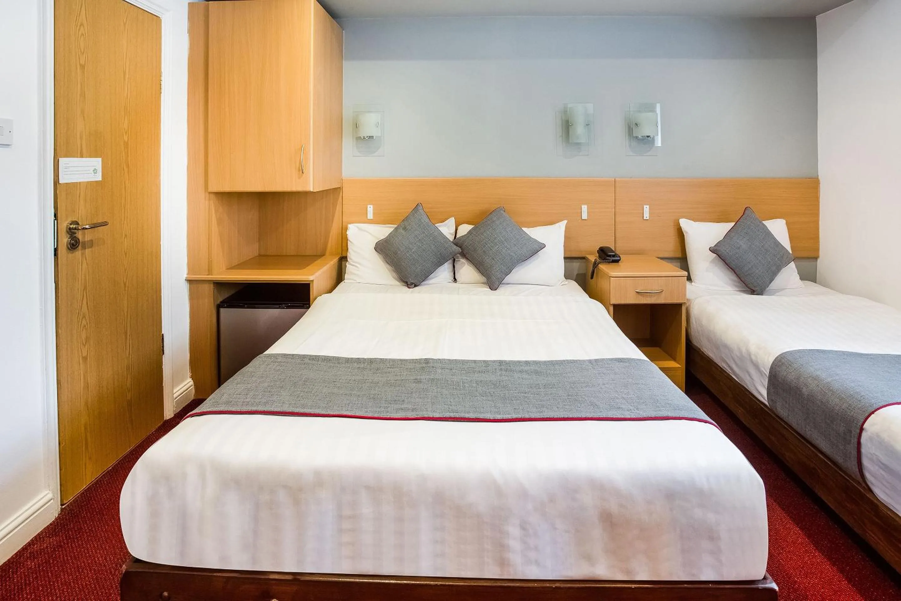 Bedroom, Bed in OYO London Guest House