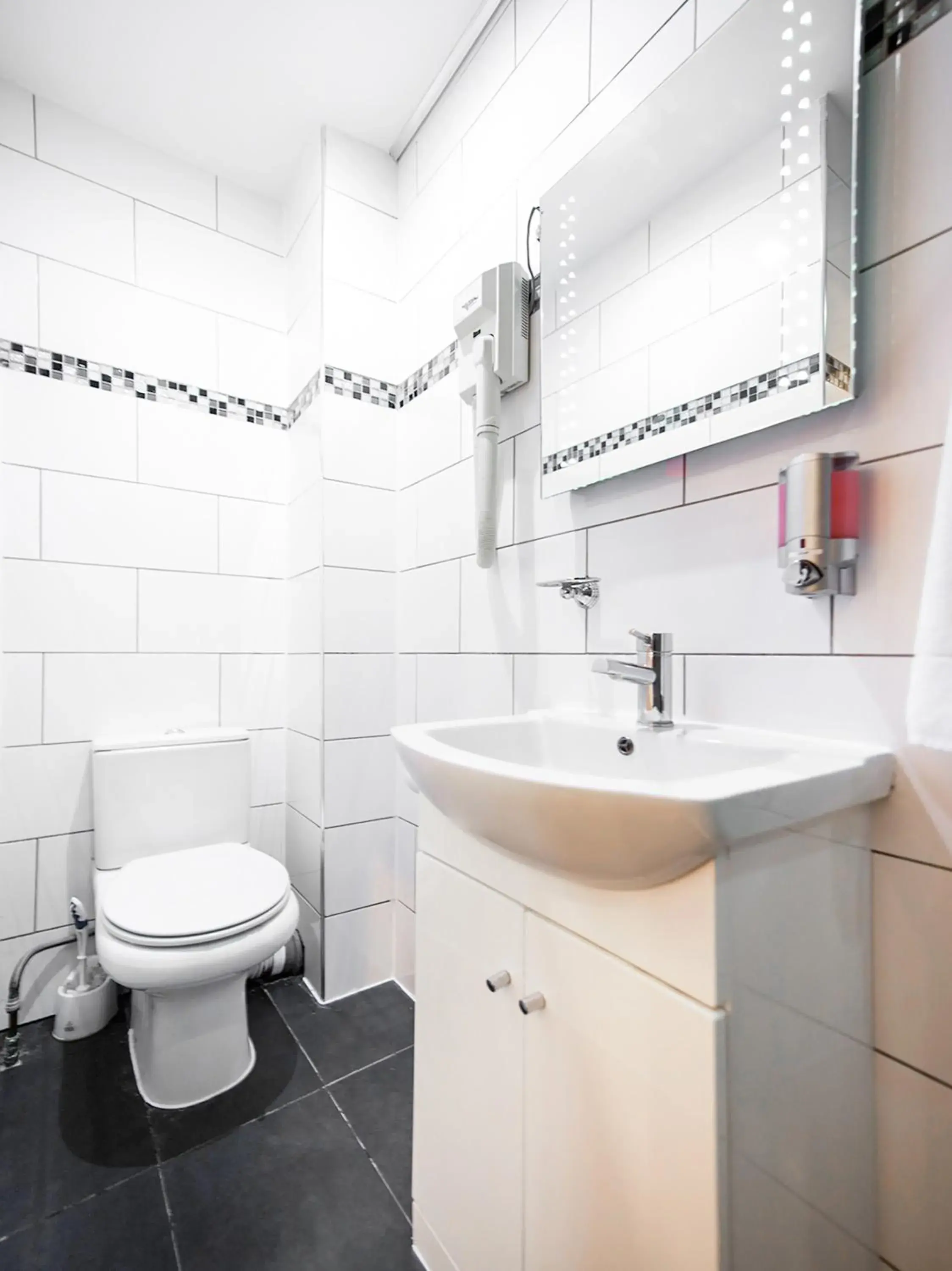 Bathroom in OYO London Guest House
