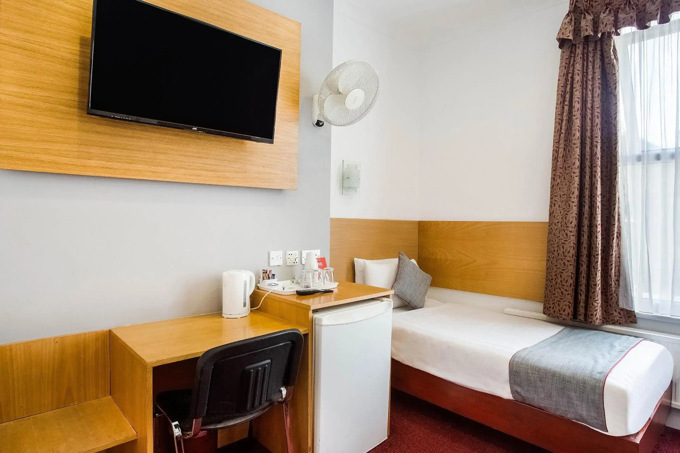 Bedroom, Bed in OYO London Guest House Bedroom, Bed in OYO London Guest House