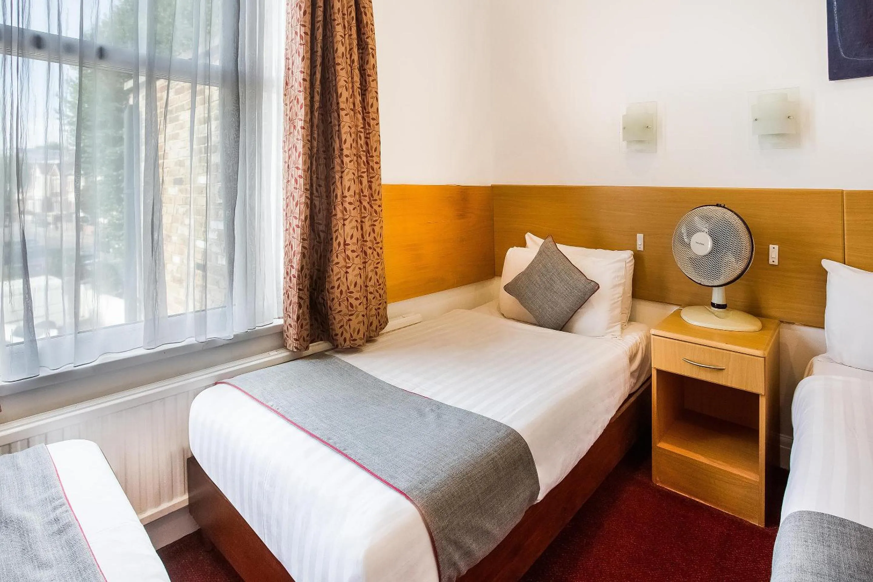 Bedroom, Bed in OYO London Guest House