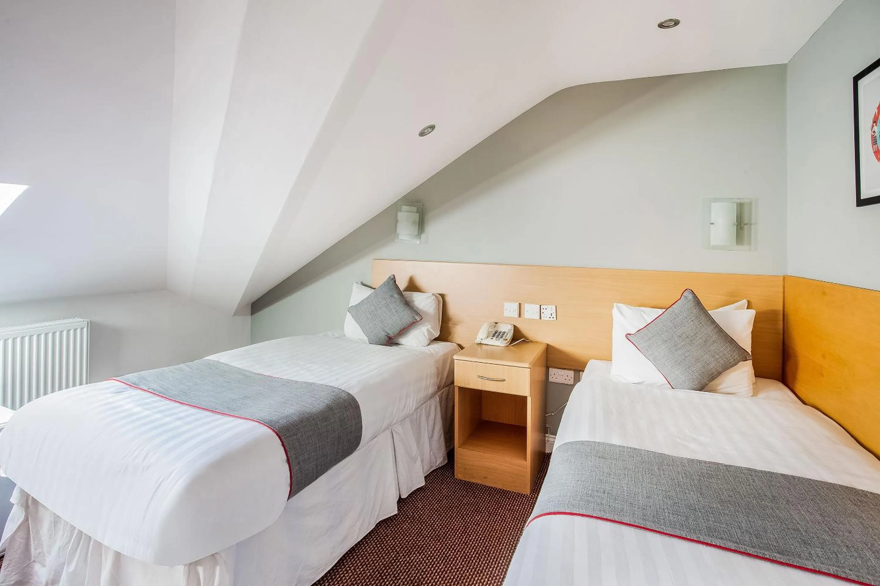 Bedroom, Bed in OYO London Guest House