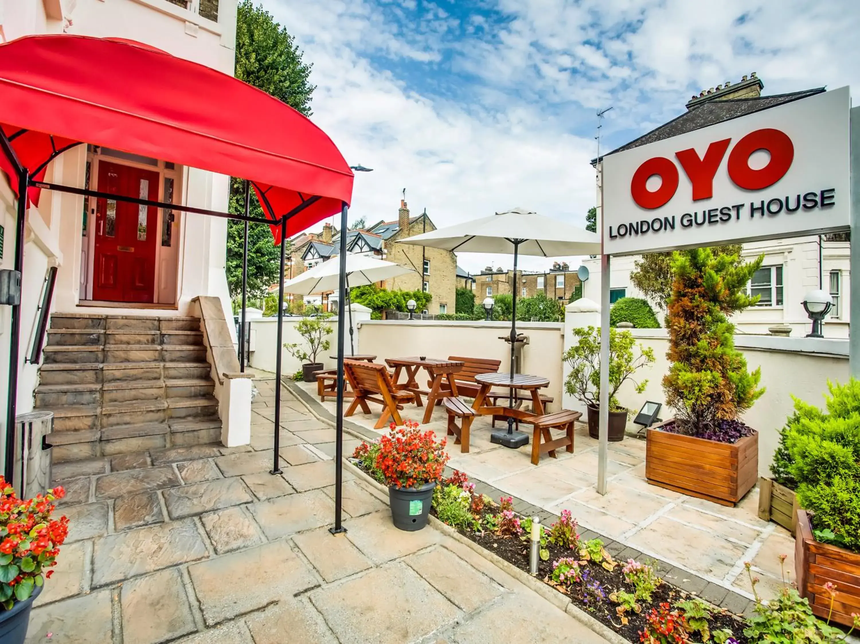 Patio in OYO London Guest House