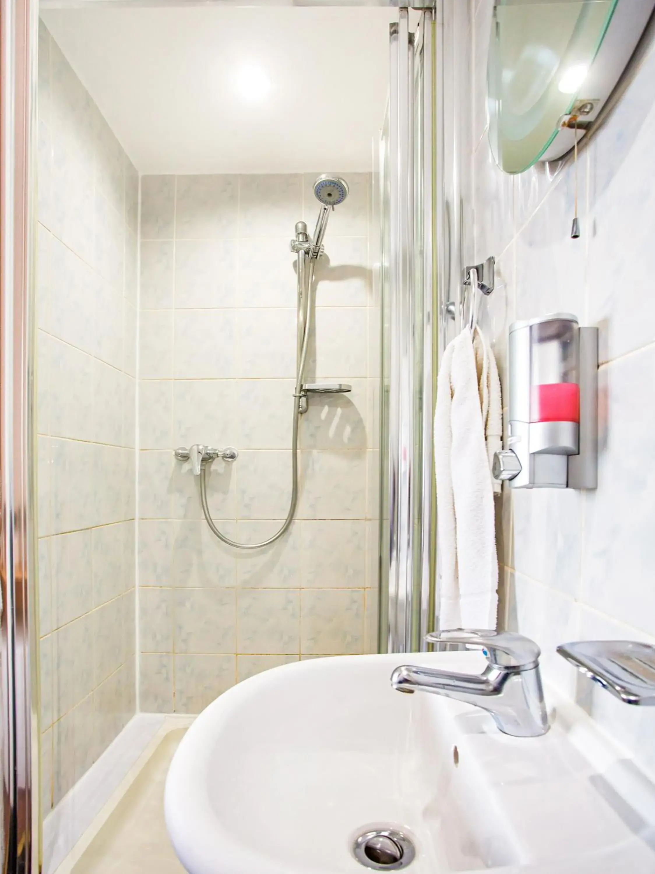 Bathroom in OYO London Guest House