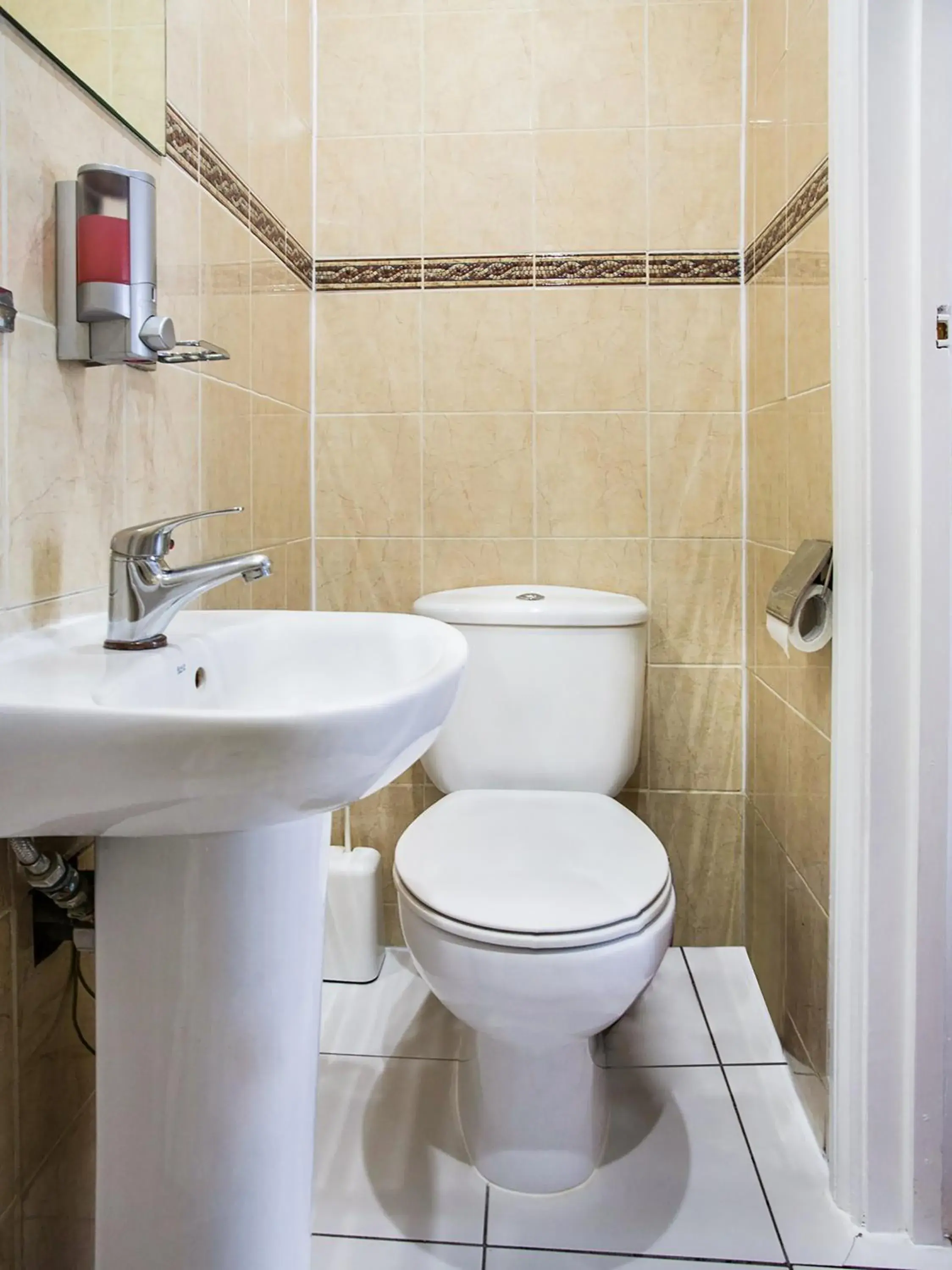 Bathroom in OYO London Guest House