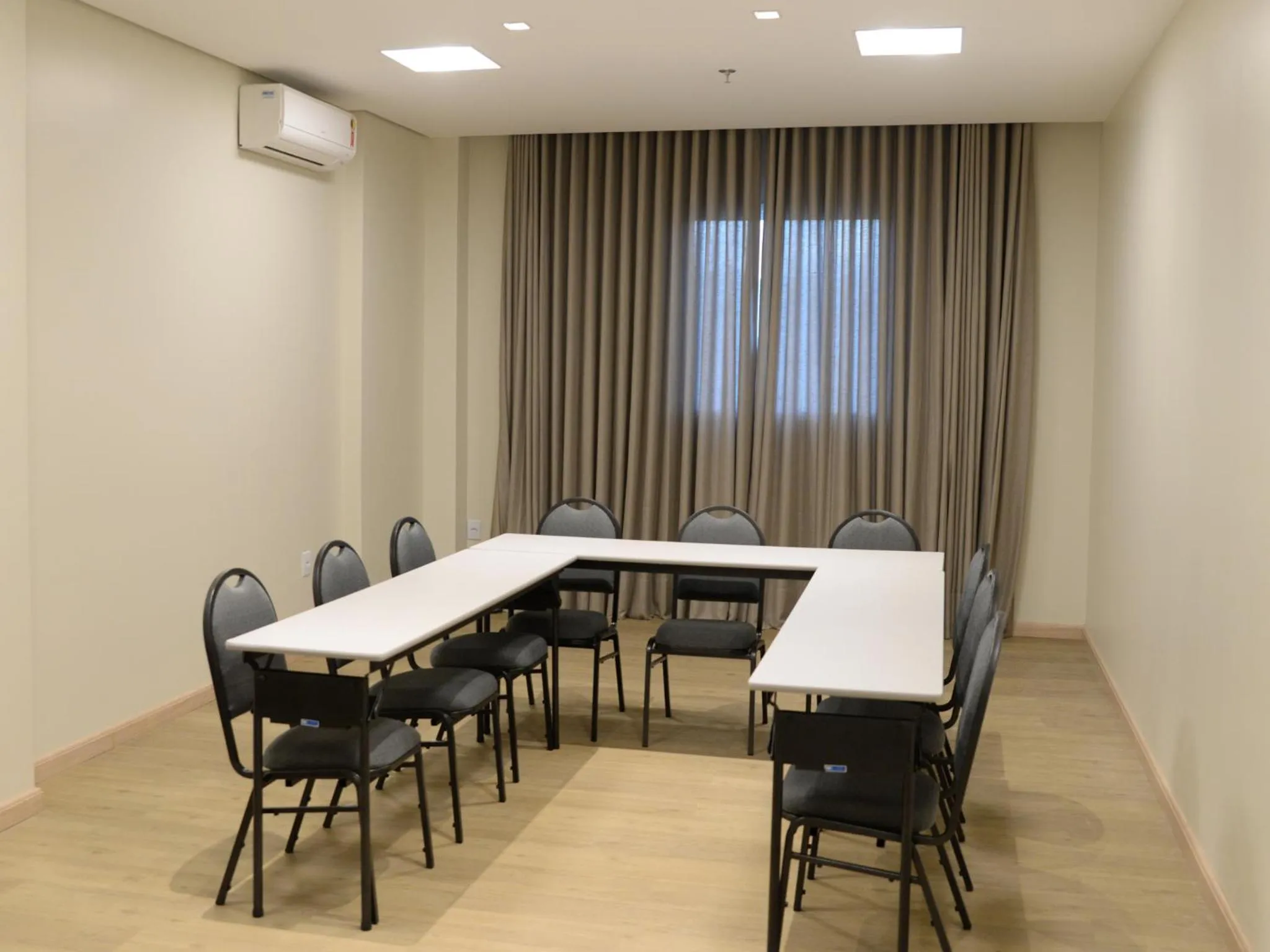 Meeting/conference room in Dubai Suites