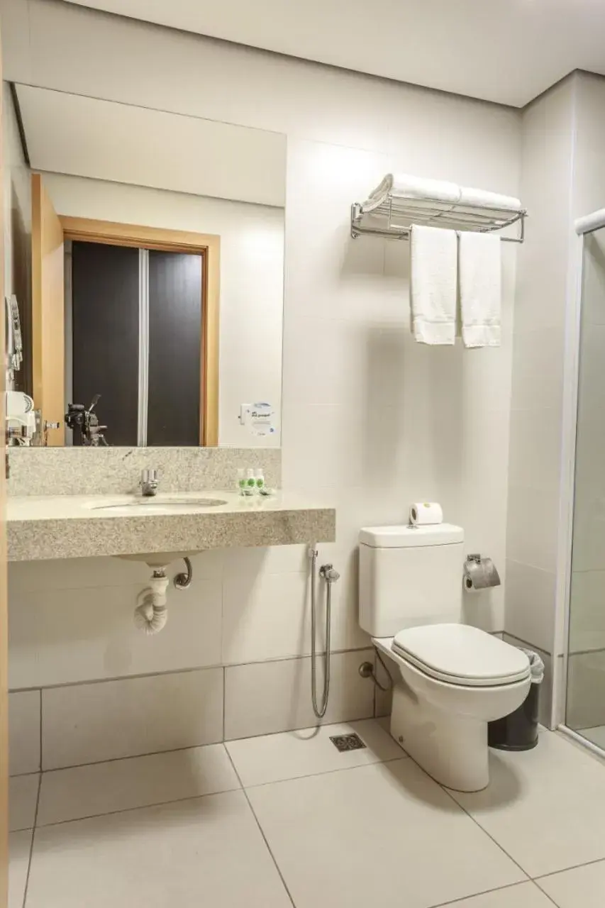 Bathroom in Dubai Suites Bathroom in Dubai Suites