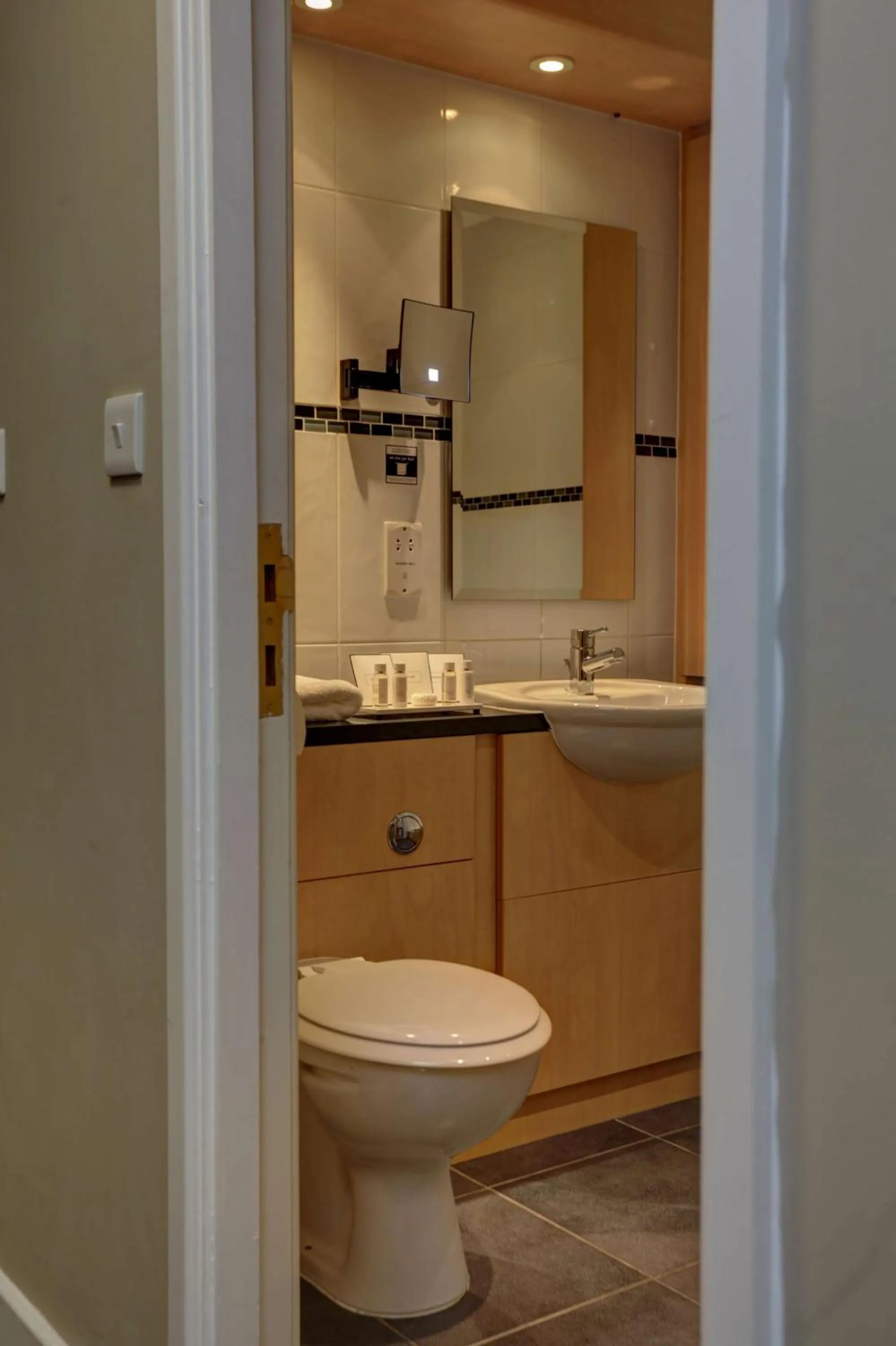 Bathroom in Best Western Plus Ullesthorpe Court Hotel & Golf Club