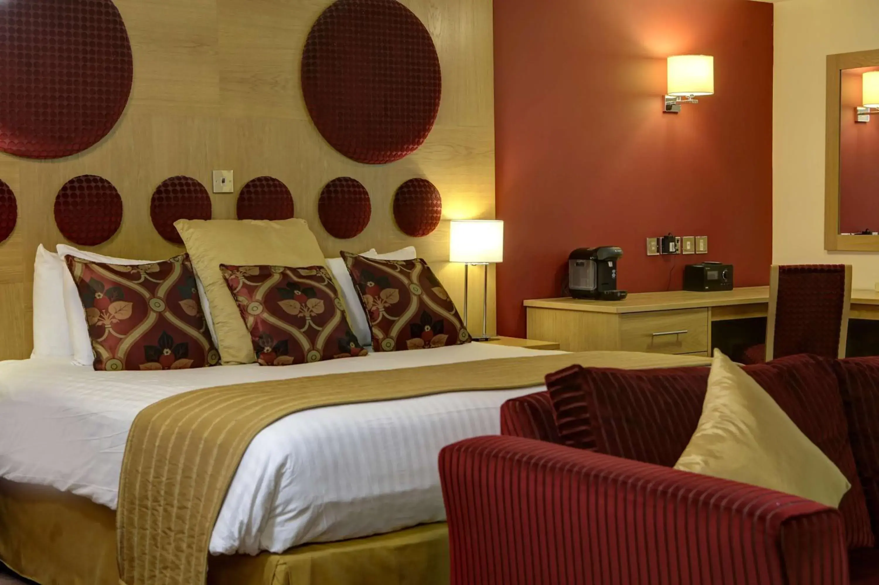 Photo of the whole room, Bed in Best Western Plus Ullesthorpe Court Hotel & Golf Club Photo of the whole room, Bed in Best Western Plus Ullesthorpe Court Hotel & Golf Club