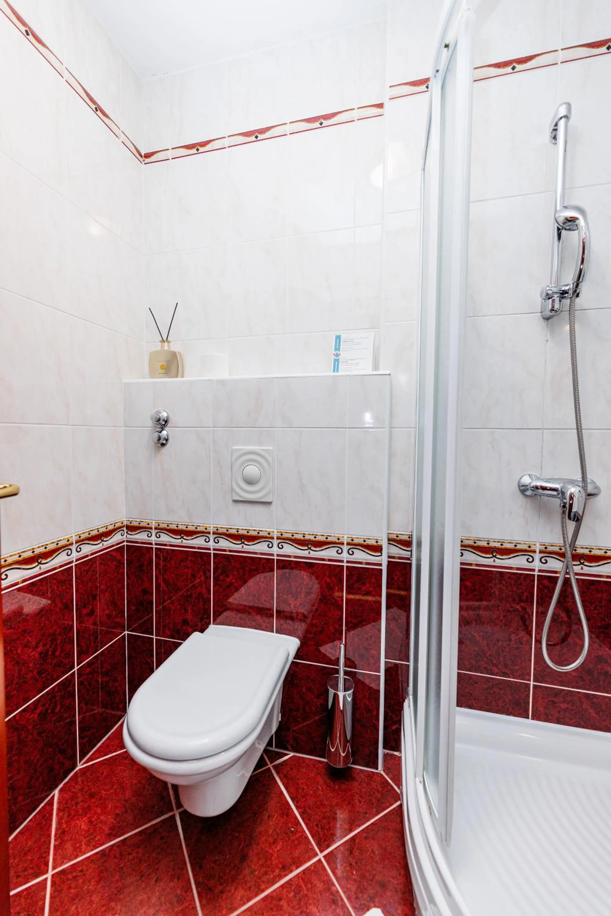 Shower in Hotel Savoy