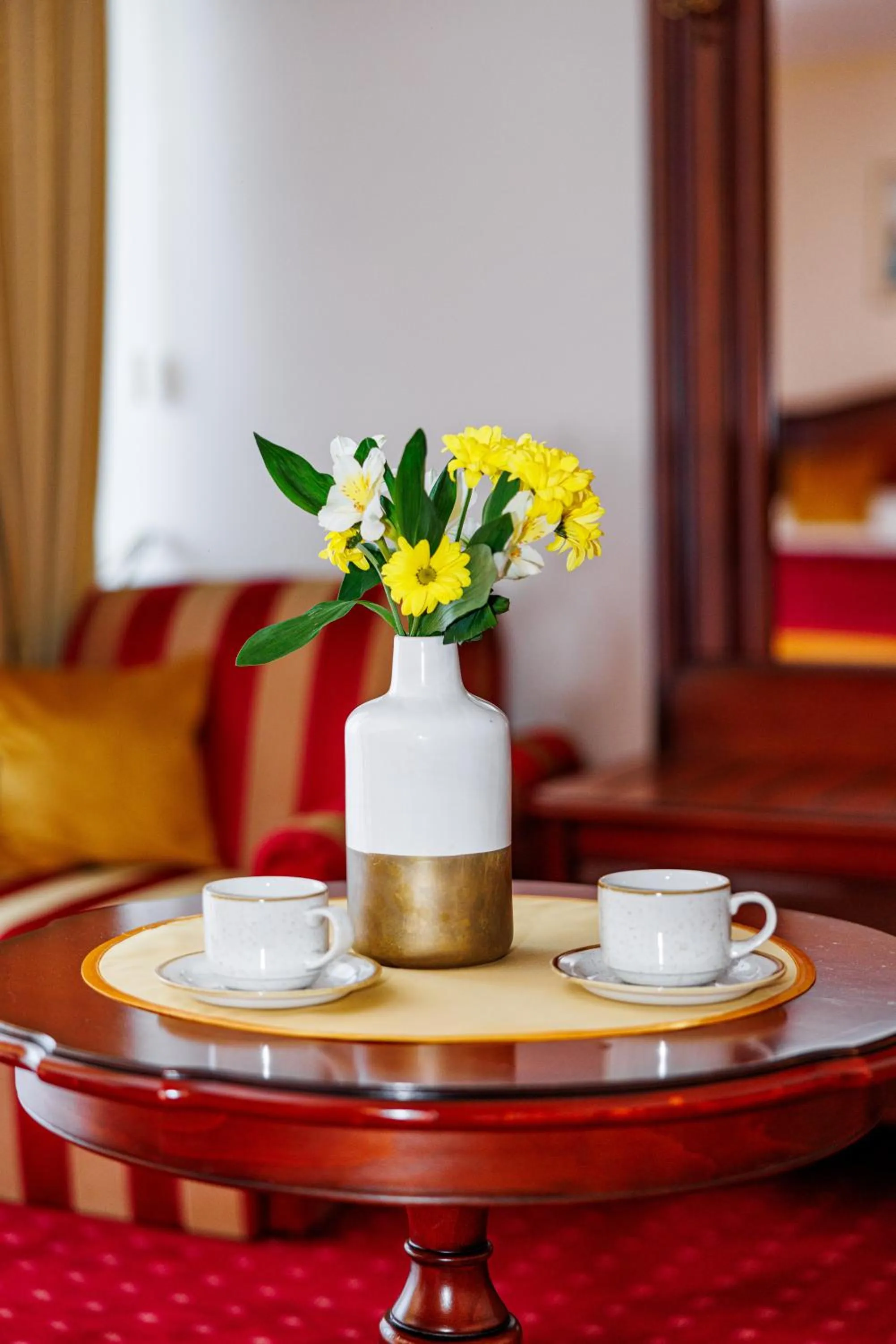 Photo of the whole room, Bed in Hotel Savoy