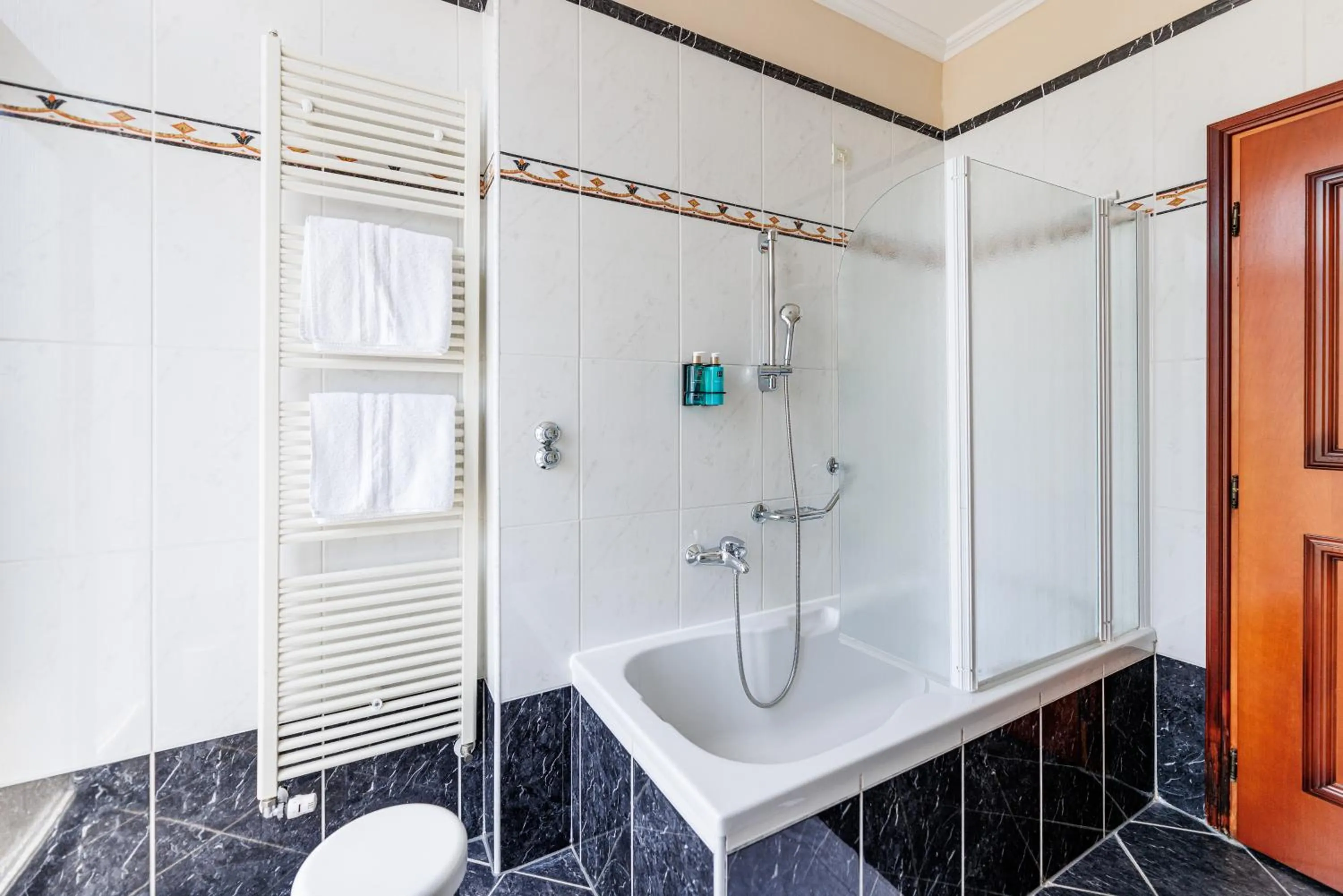 Bathroom in Hotel Savoy