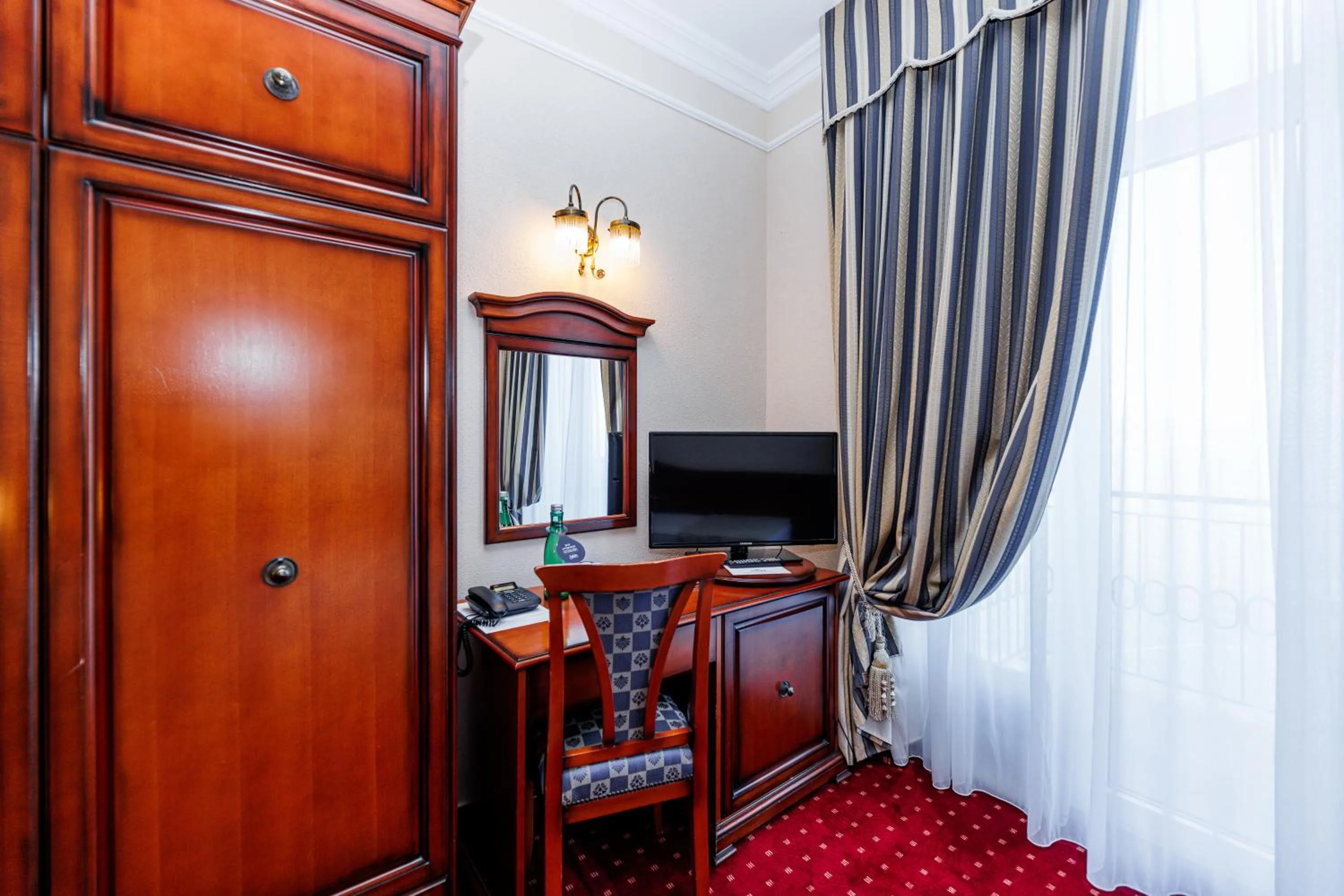 TV and multimedia in Hotel Savoy