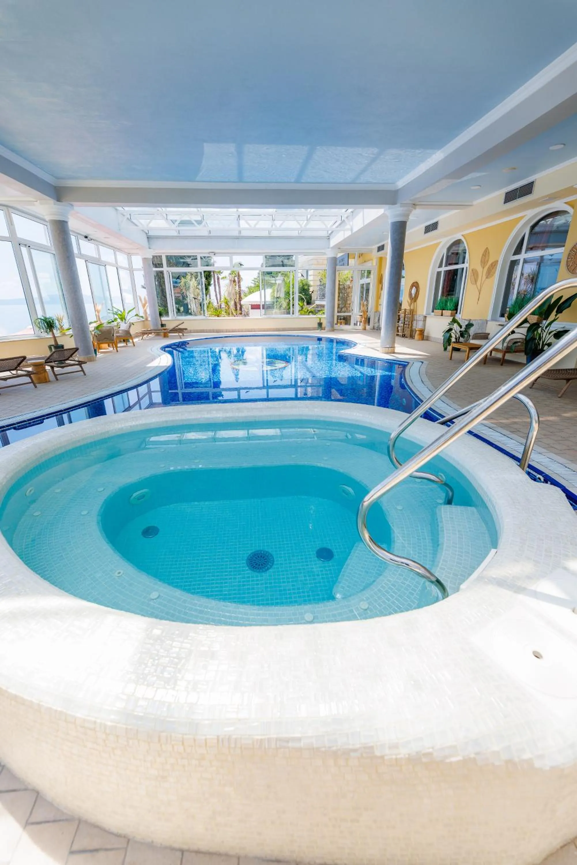 Hot Tub in Hotel Savoy