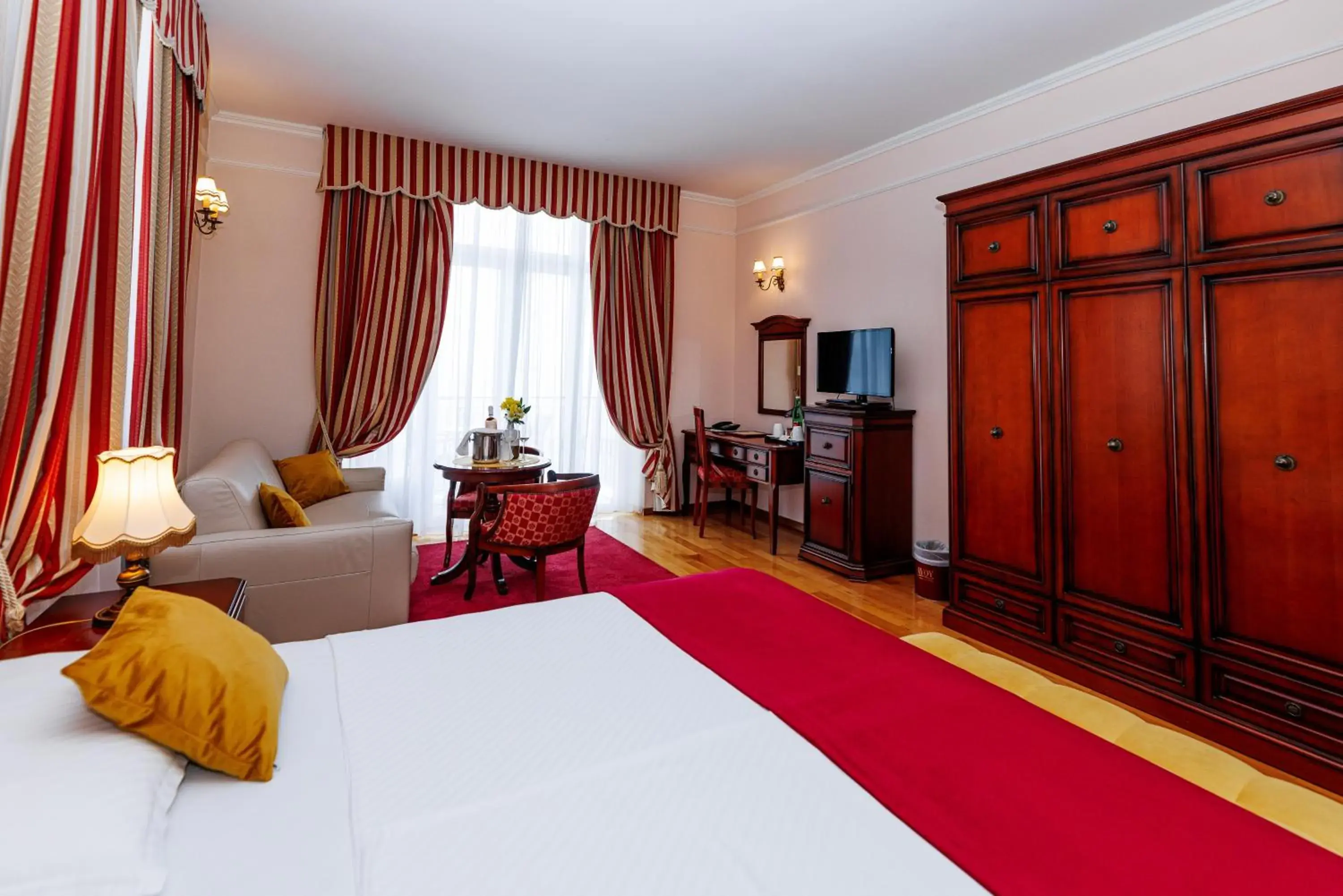 Bed in Hotel Savoy Bed in Hotel Savoy