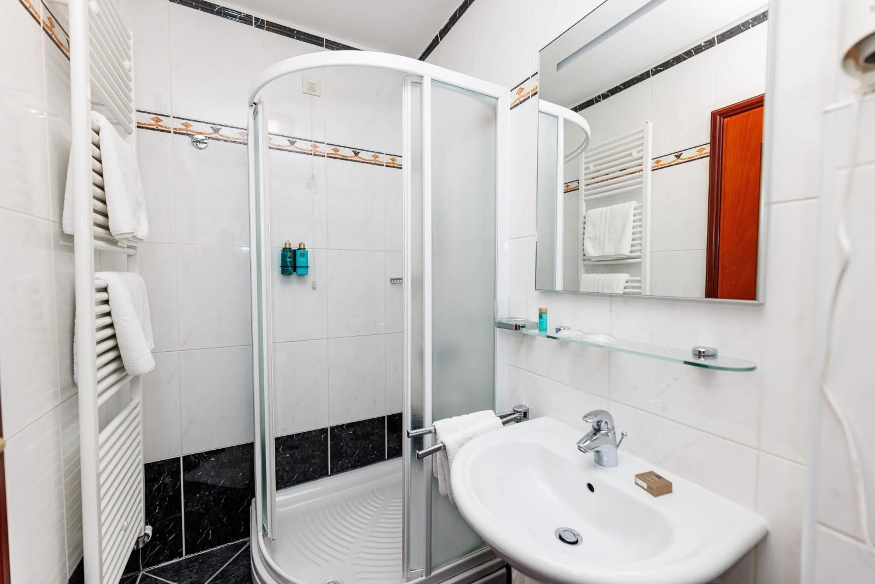 Shower in Hotel Savoy