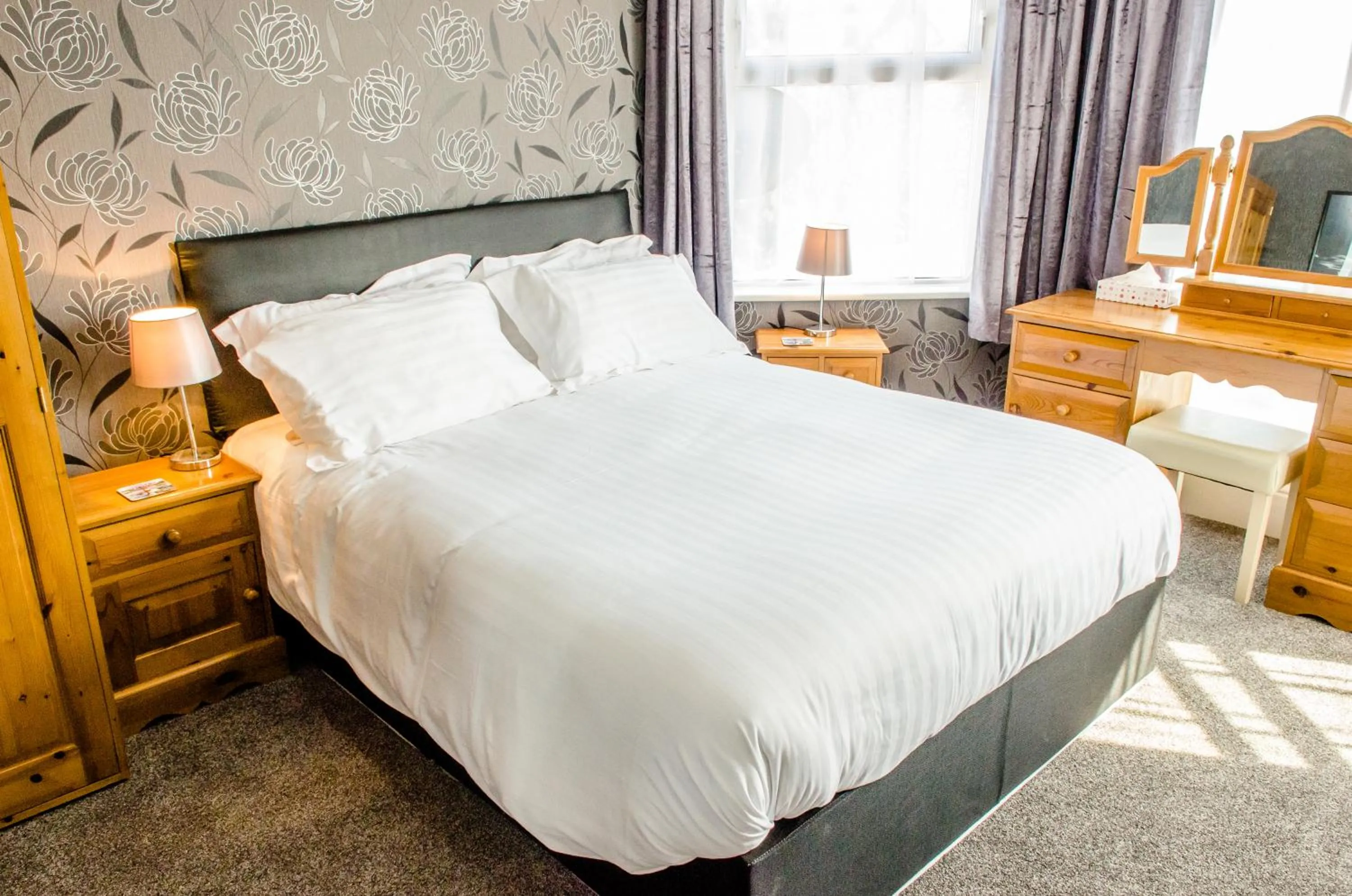 Bedroom, Bed in The Avenue