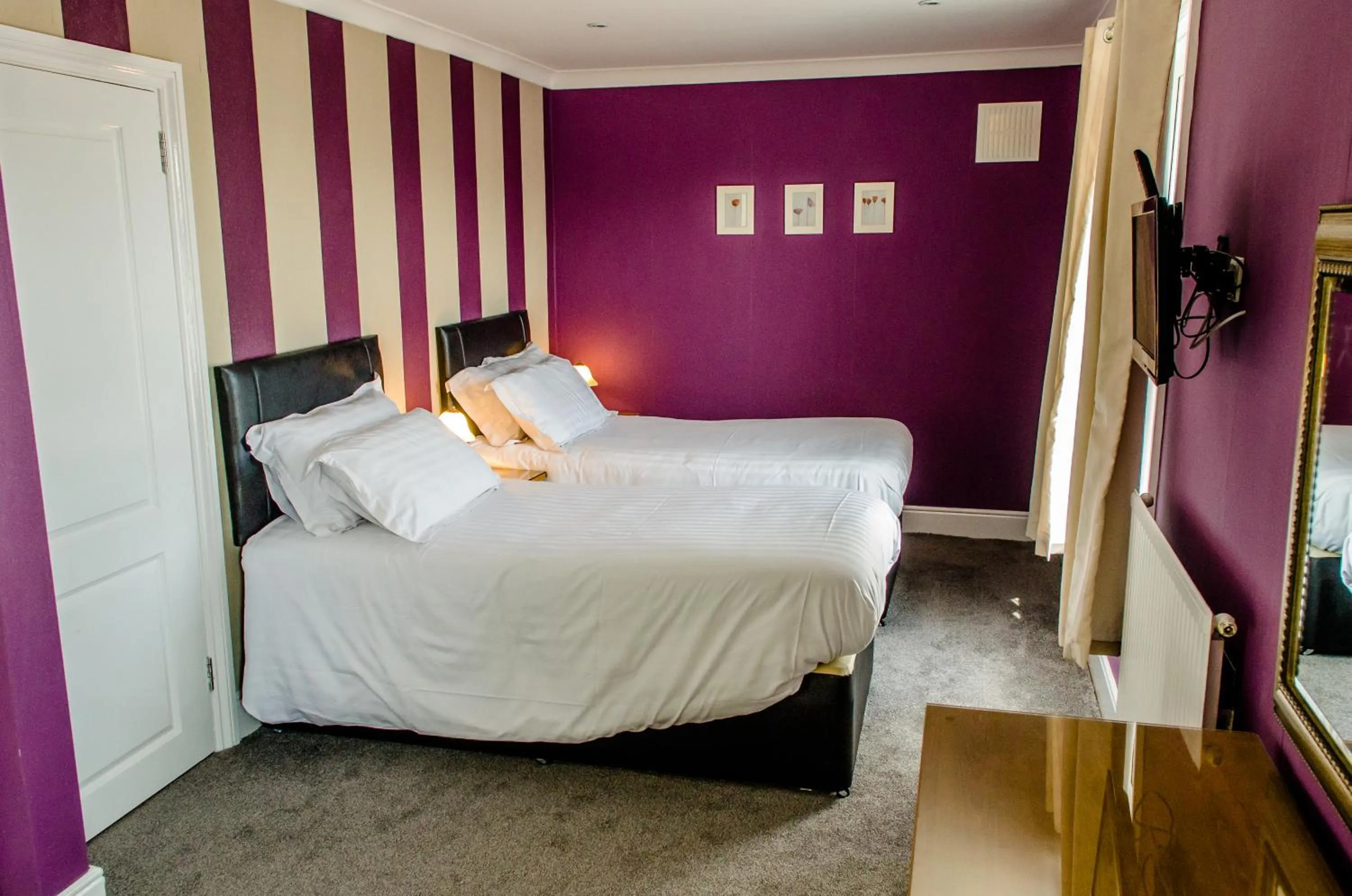 Bedroom, Bed in The Avenue