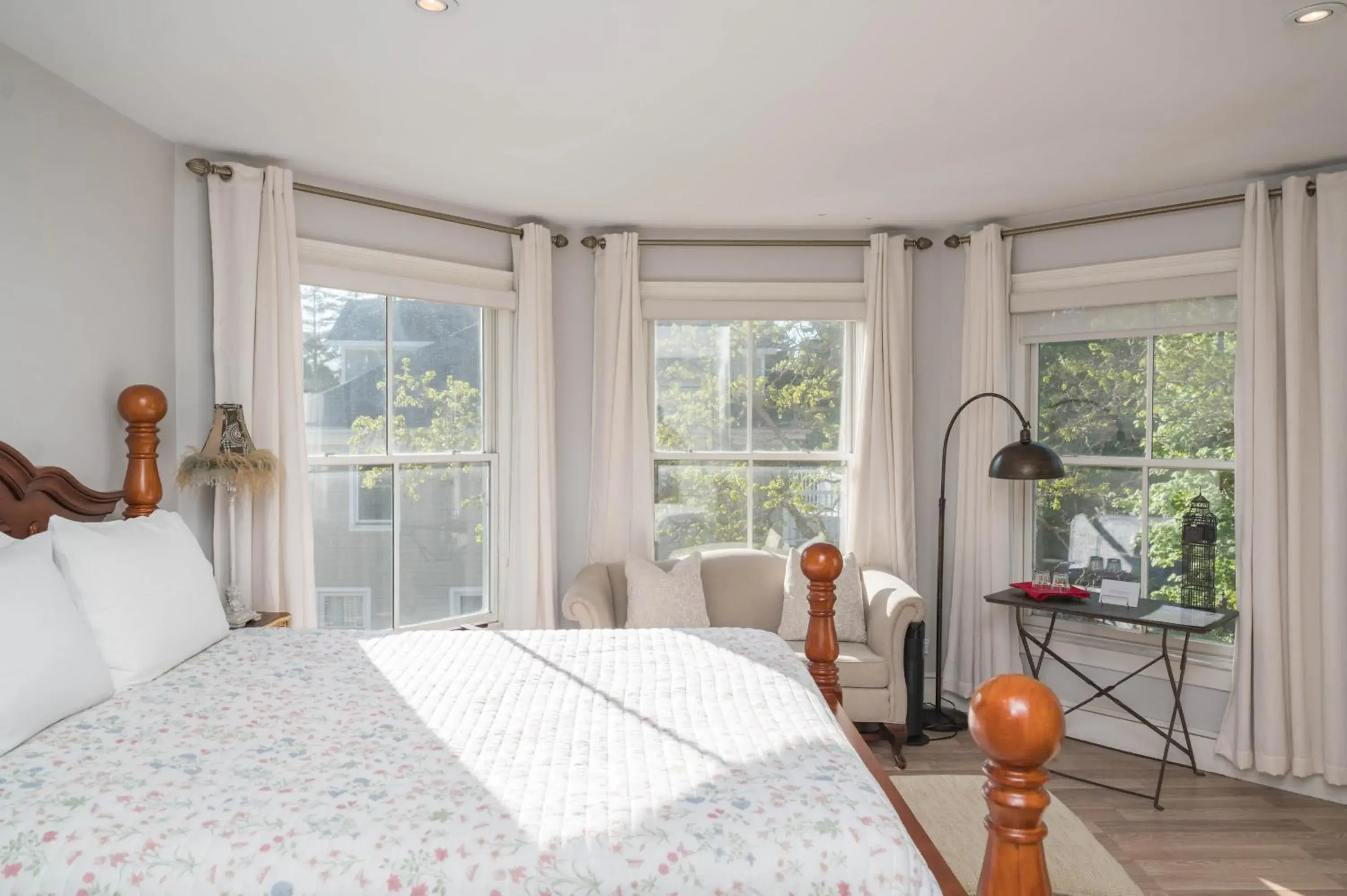 Deluxe Double Room with Balcony in The Old Bank House Deluxe Double Room with Balcony in The Old Bank House