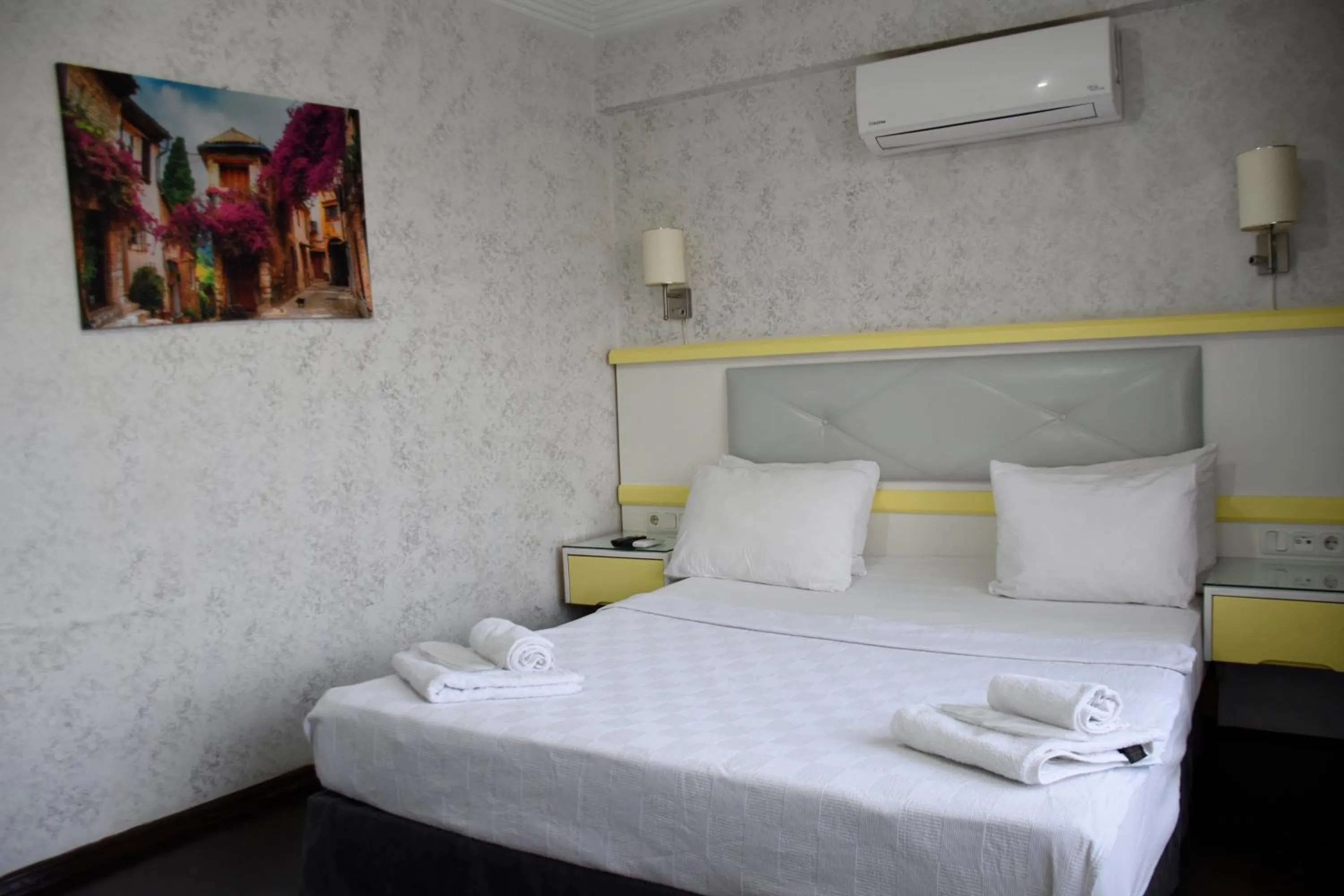 Photo of the whole room, Bed in Yalçın Otel