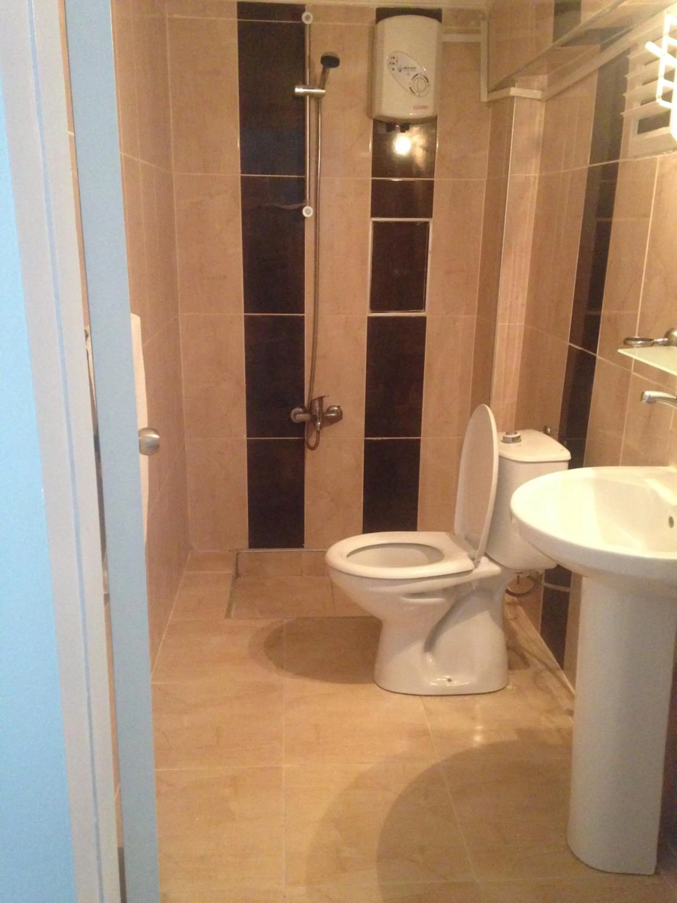 Shower in Yalçın Otel