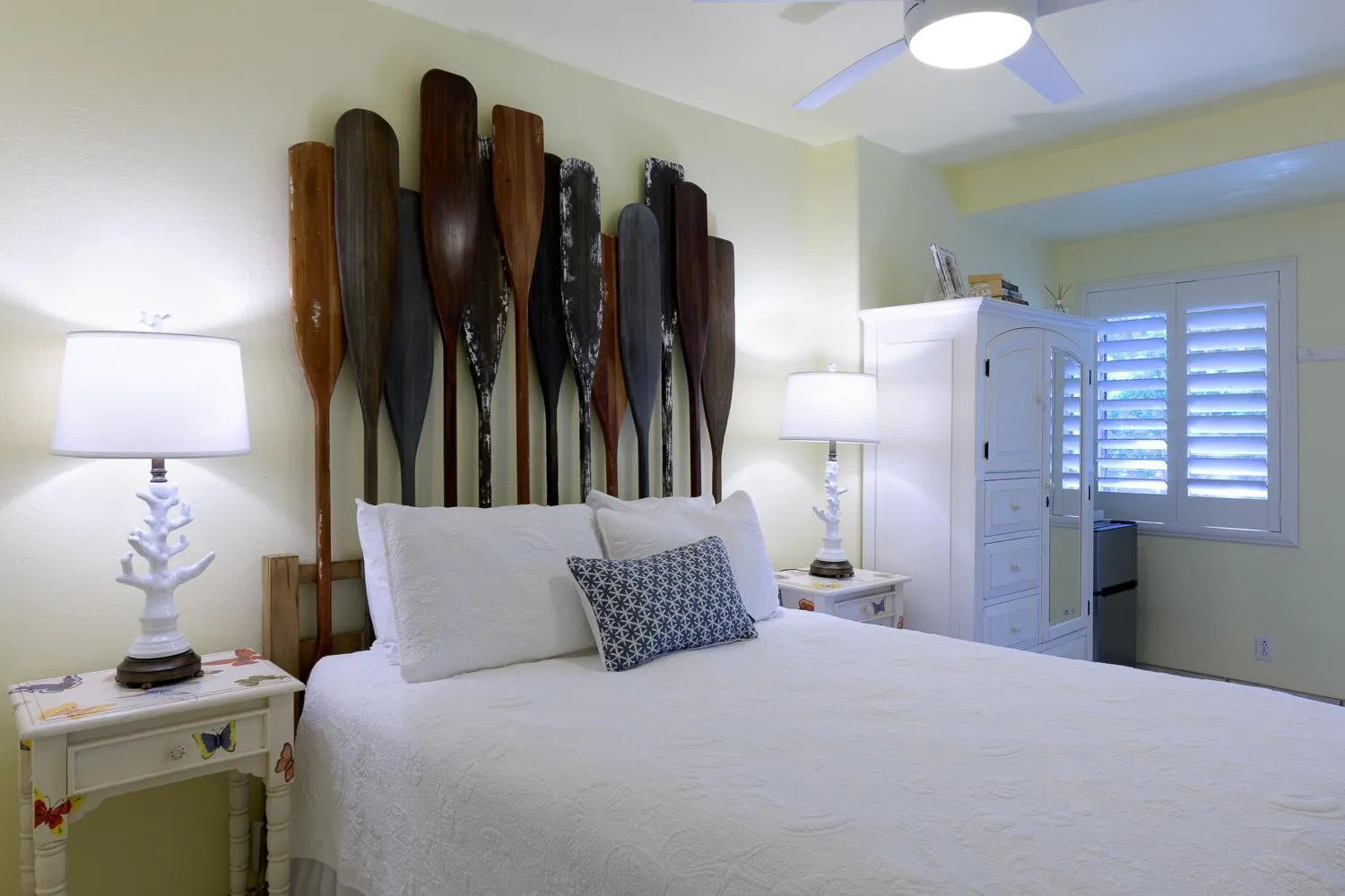 Bed in Kona Kai Resort and Gallery