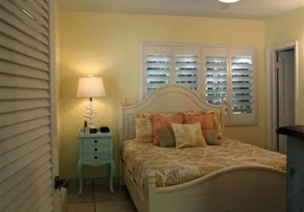 Bed in Kona Kai Resort and Gallery