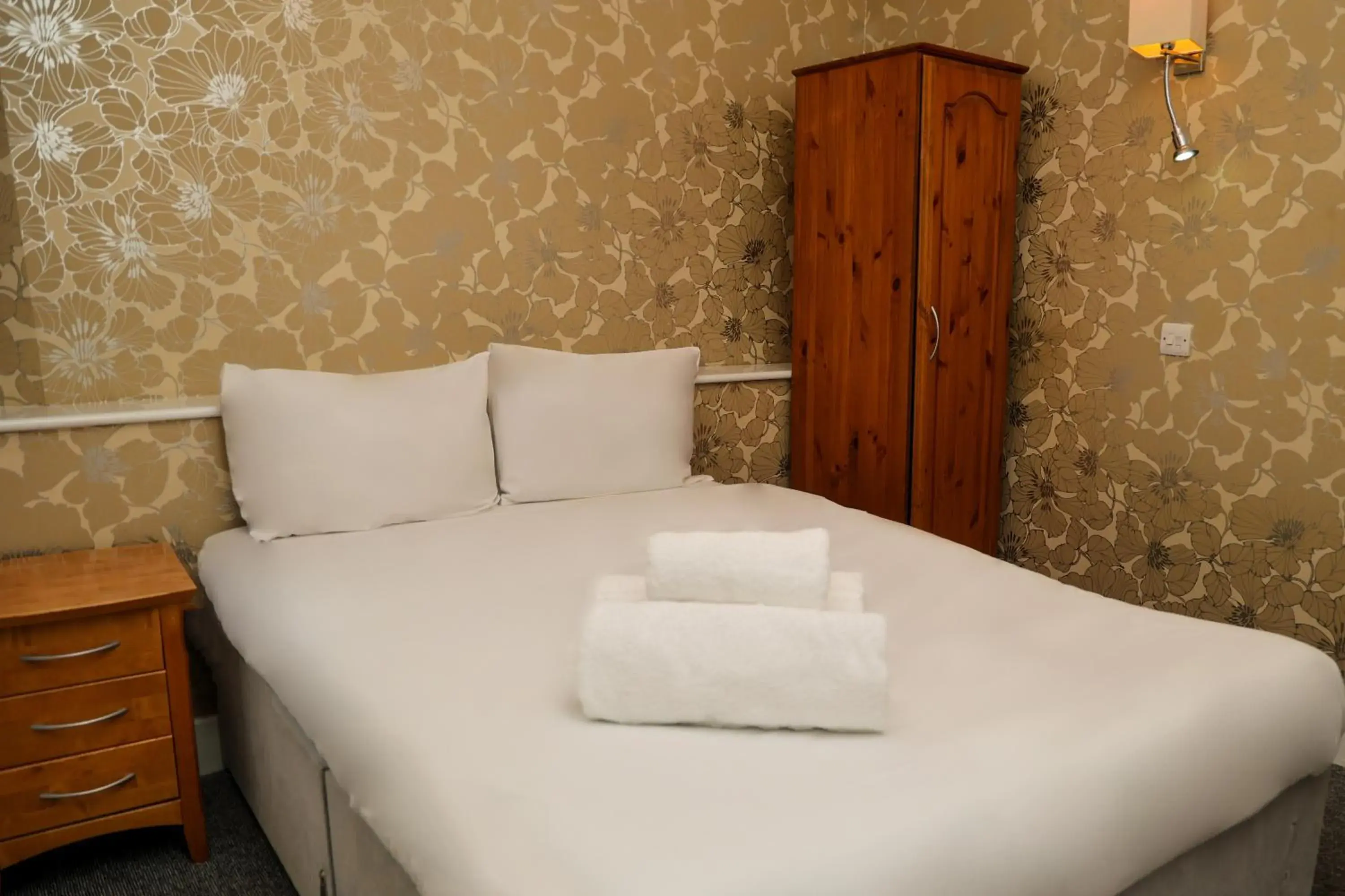 Standard Double Room in Hotel 1843 Reading Standard Double Room in Hotel 1843 Reading