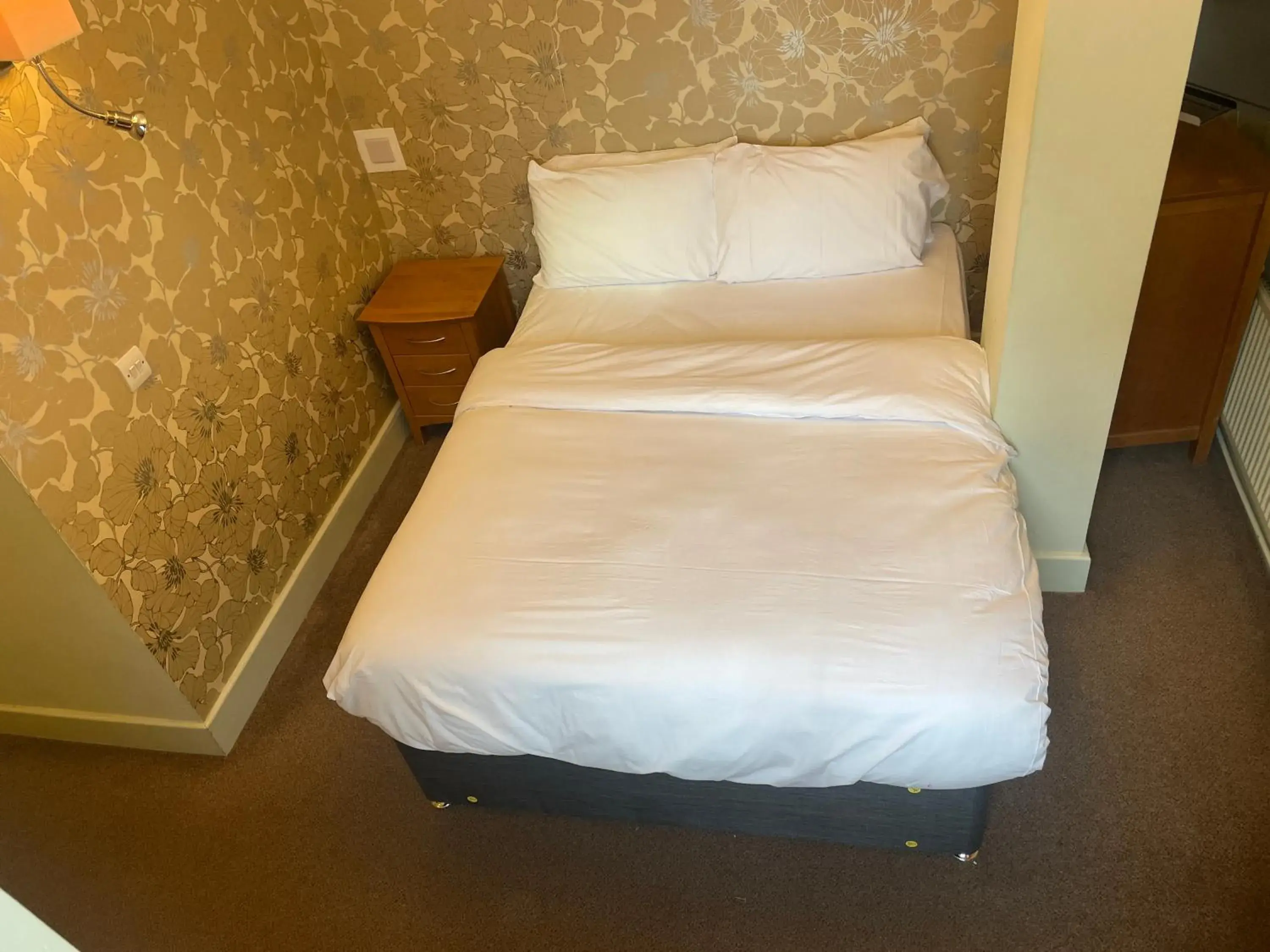 Double Room with Private Bathroom in Hotel 1843 Reading Double Room with Private Bathroom in Hotel 1843 Reading